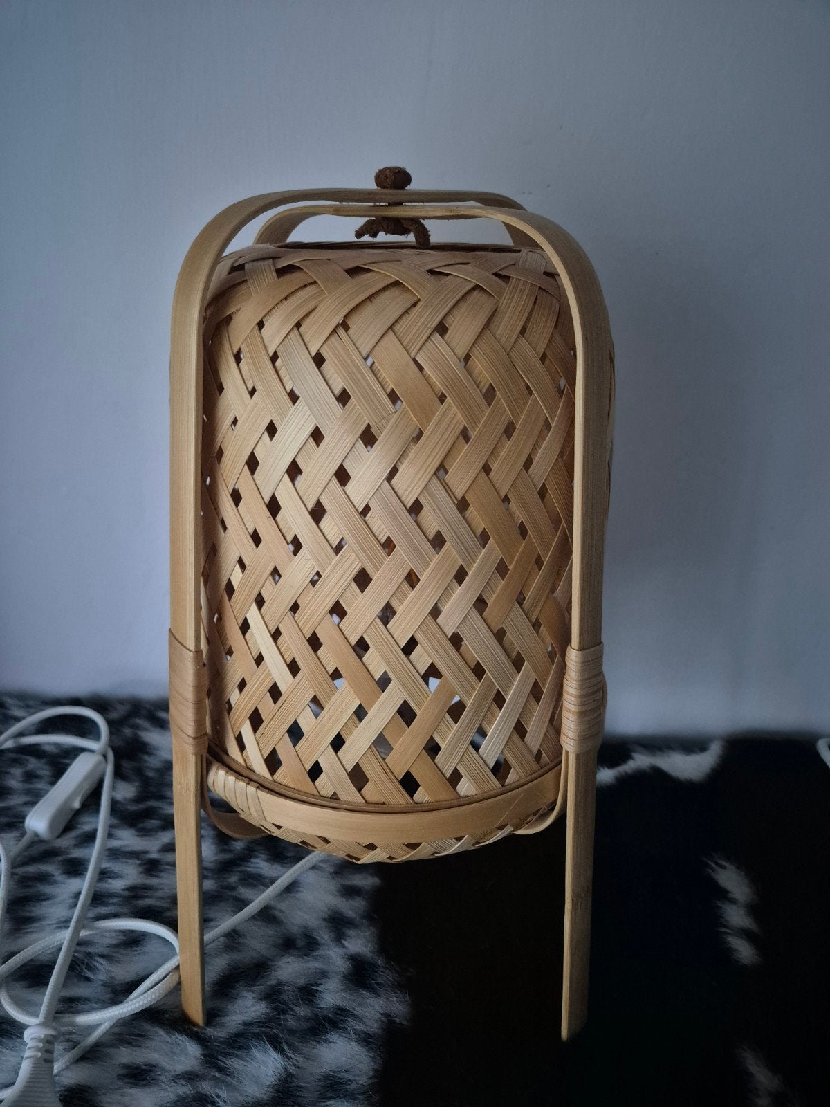 Te koop IKEA Knixhult bamboe tafellamp - Zo goed als nieuw, Huis en Inrichting, Scandinavisch, Met schakelaar, Hout, E27 (groot)