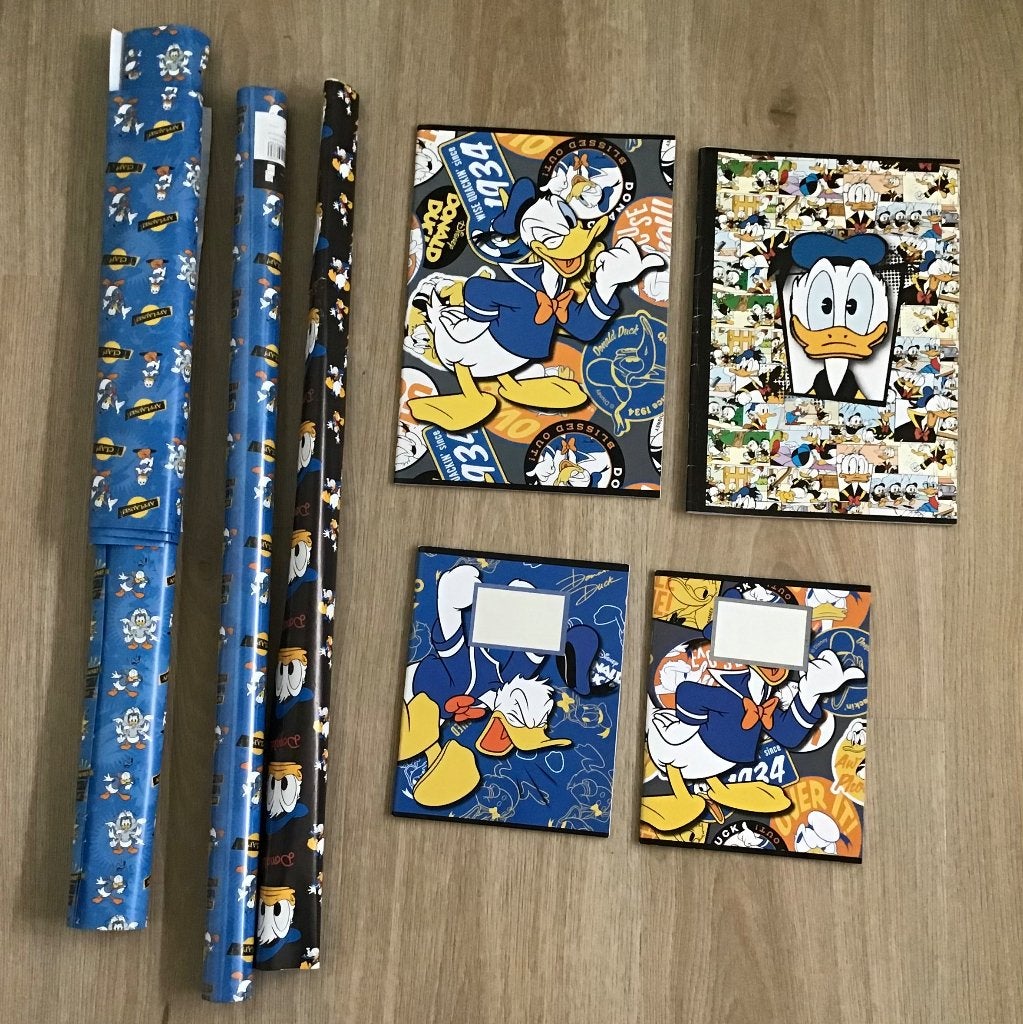 Donald Duck kaftpapier (2 kleuren) en 4 schriften, Ophalen of Verzenden, Nieuw