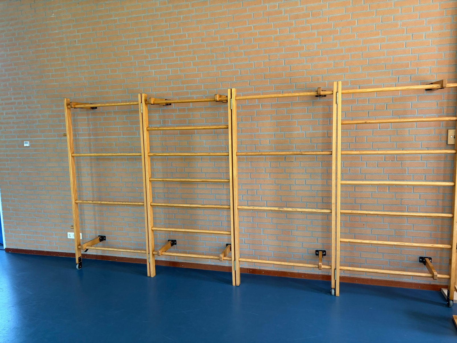 Gymzaal benodigdheden, Ophalen, Gebruikt