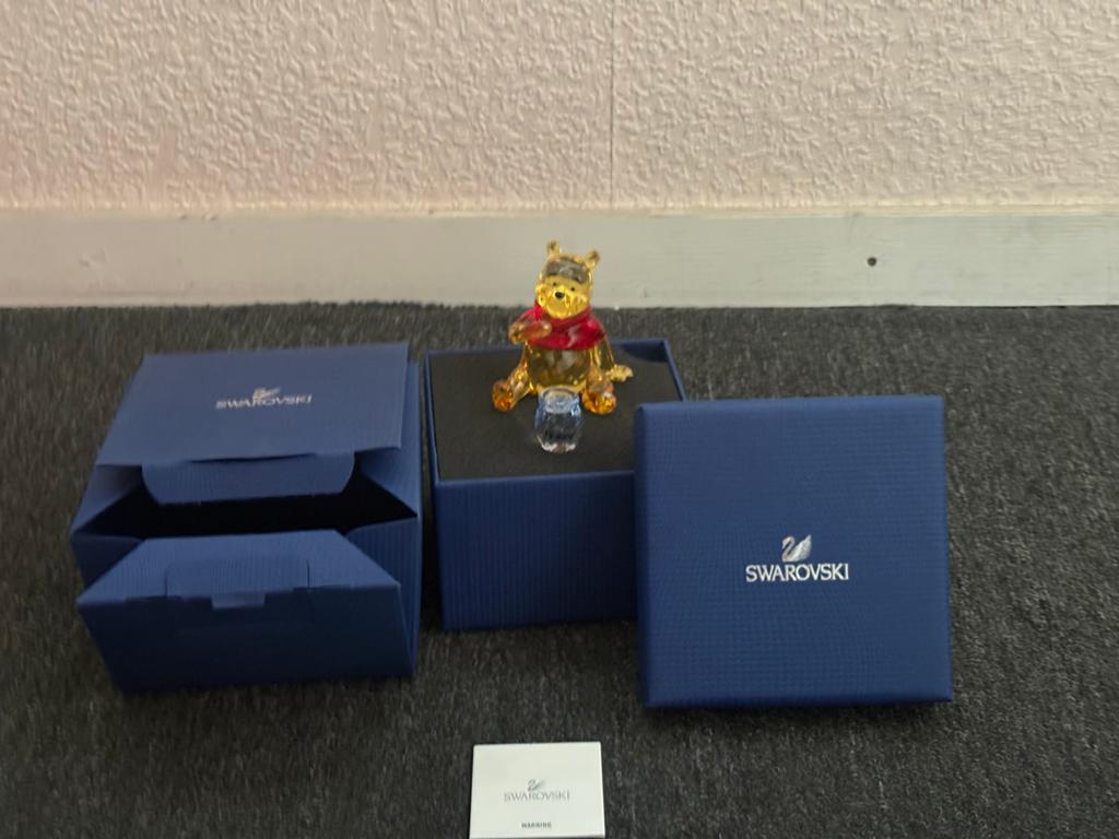 Swarovski Winnie de Poeh Figuurtje met Honingpotje, Ophalen, Zo goed als nieuw, Figuurtje