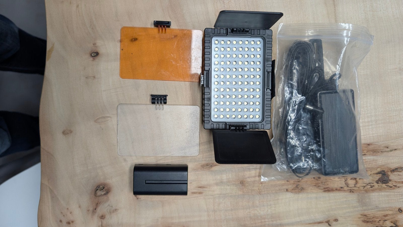 LED Videolamp met batterij en netvoeding + kleurenfilters, Overige merken, Belichting, Ophalen of Verzenden, Zo goed als nieuw
