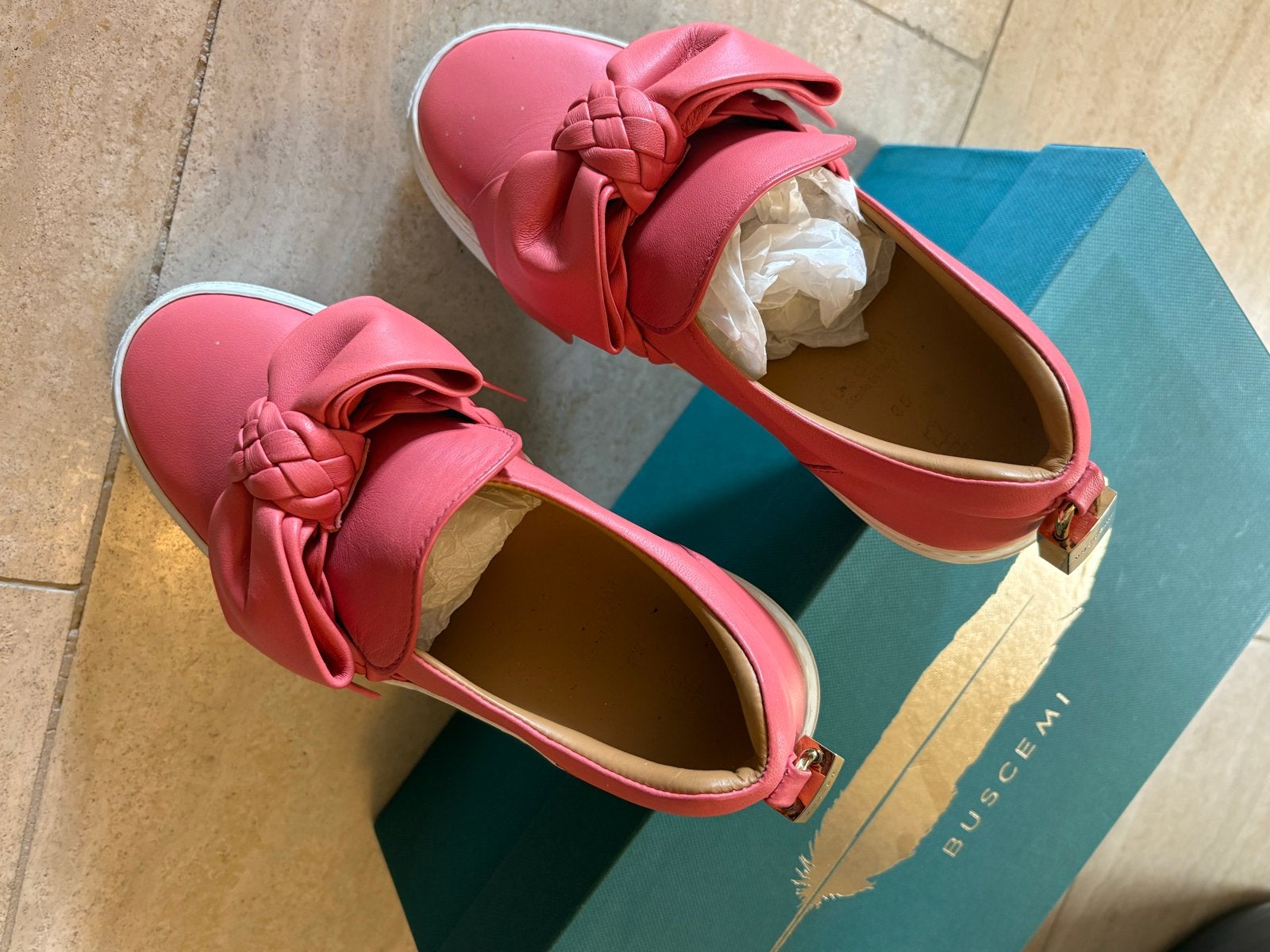 Buscemi 40MM Bow Flat Parma - Koraalrode Instappers Maat 35, Overige kleuren, Instappers, Nieuw, Ophalen of Verzenden