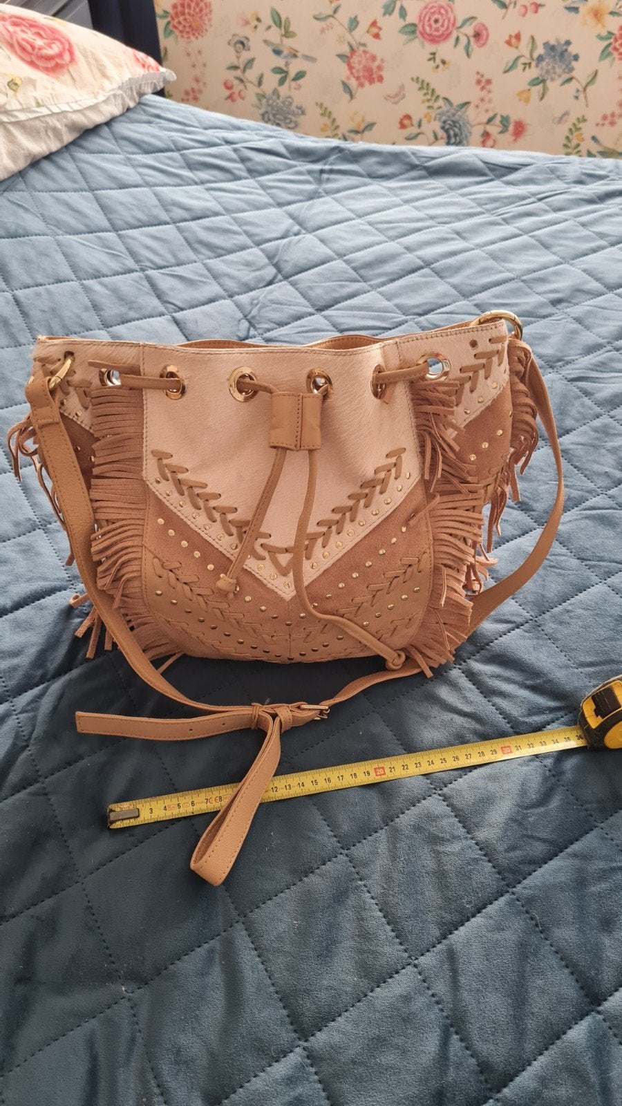 Stijlvolle beige franje tas - Piticuiti nieuw, Verzenden, Nieuw, Beige, Schoudertasje
