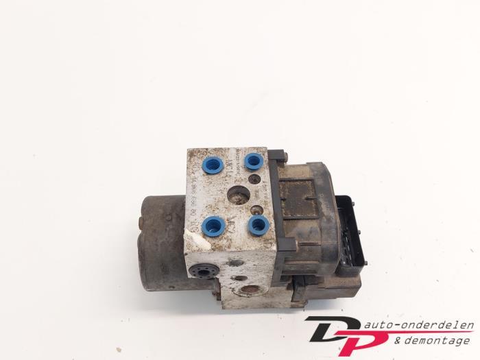 ABS Pomp van een Peugeot 806