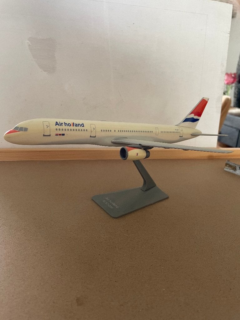 Air Holland Boeing B757-200 Vliegtuig model, Overige merken, 1:200 of kleiner, Ophalen of Verzenden, Zo goed als nieuw