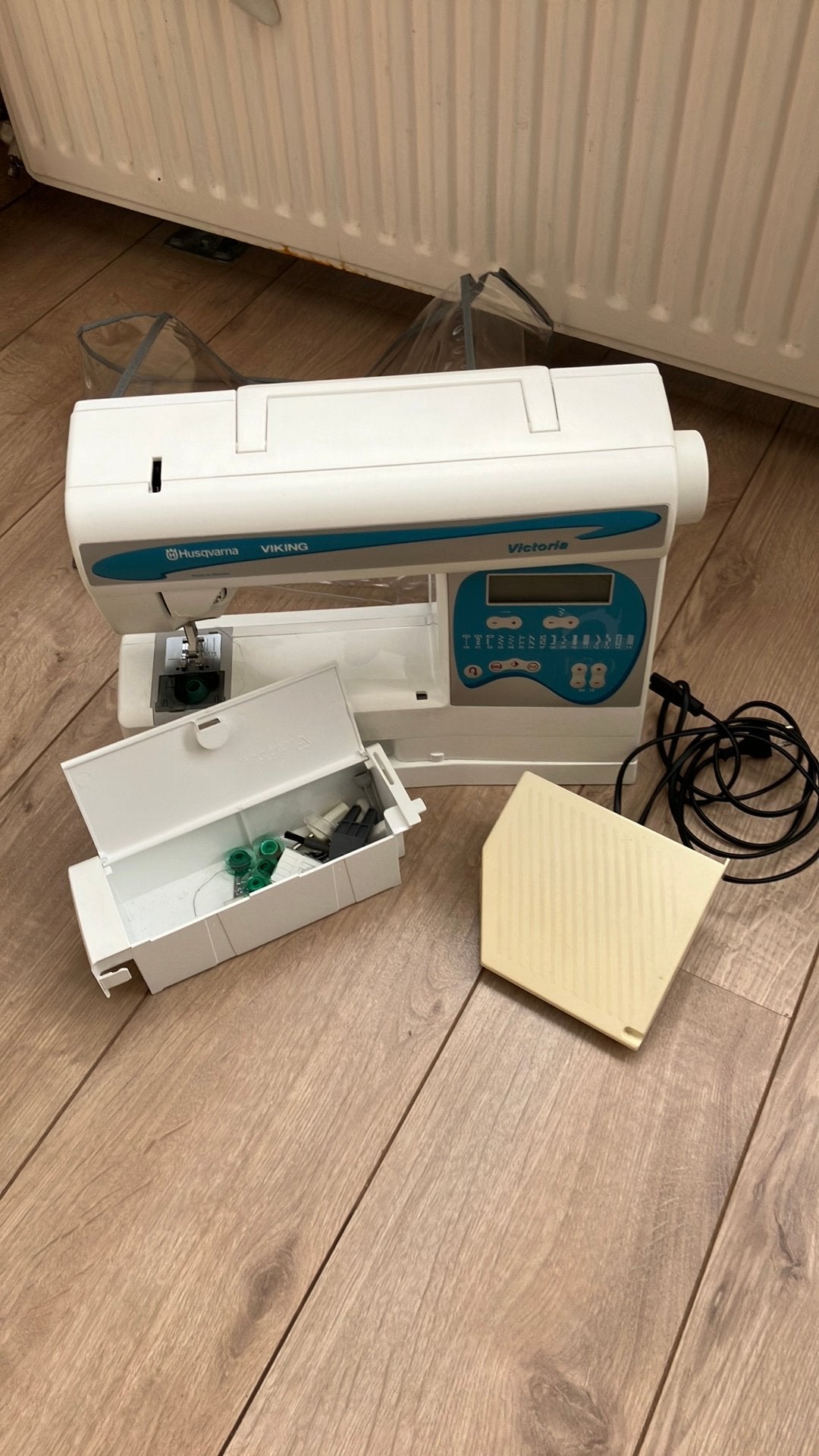 Husqvarna Viking Victoria type 600 is niet werkend, Hobby en Vrije tijd, Naaimachines en Toebehoren, Ophalen, Zo goed als nieuw