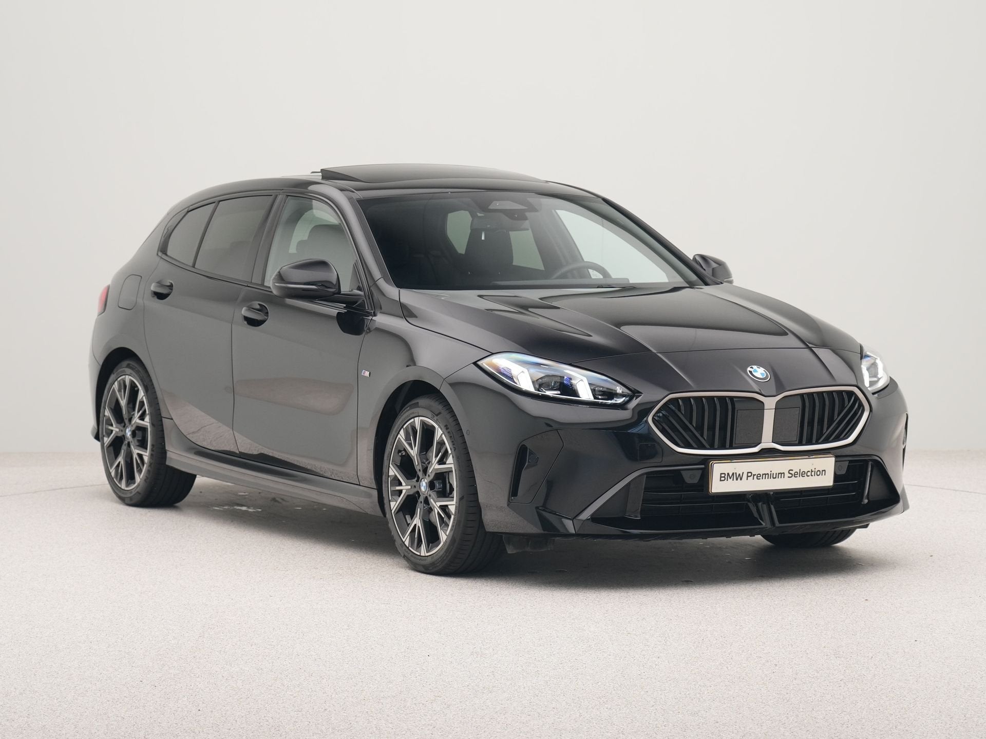 BMW 1 Serie 120 M-Sportpakket Aut. (bj 2025, automaat), 156 pk, Met garantie (alle), Zwart, Origineel Nederlands