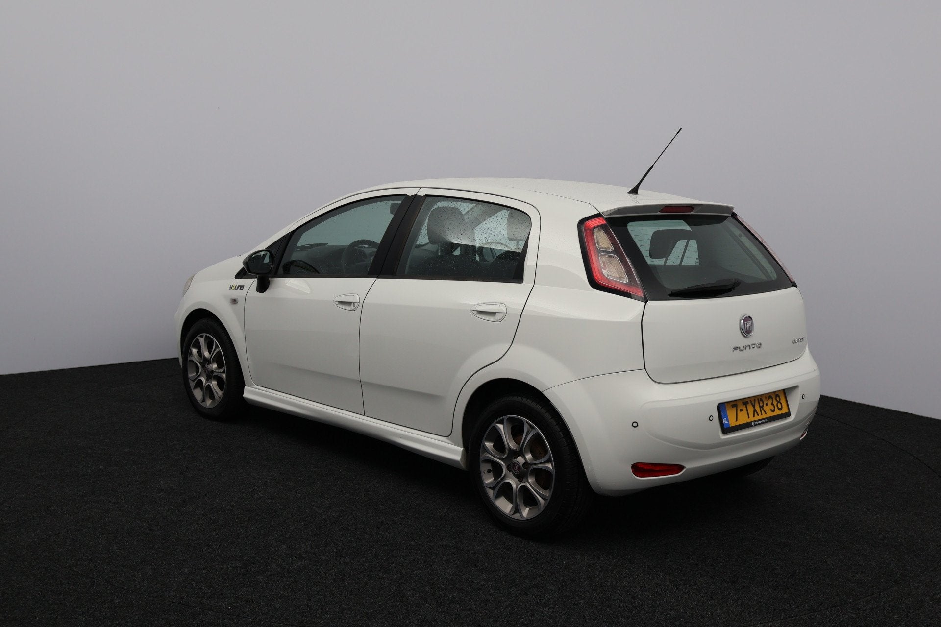 Fiat Punto Evo 0.9 TwinAir Young/ Airco!/ Bluetooth/ Radio-C, Voorwielaandrijving, Gebruikt, Origineel Nederlands, Bedrijf