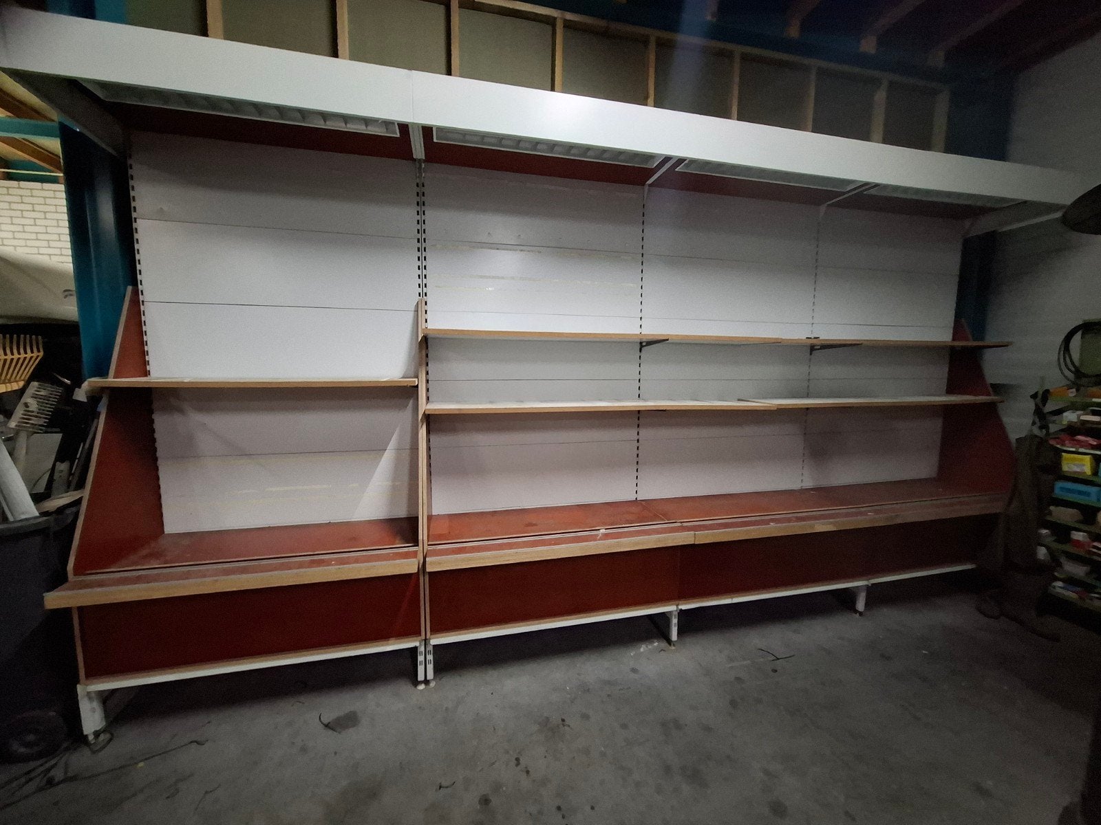 Houten winkelstelling met TL verlichting - 6m lang, Ophalen