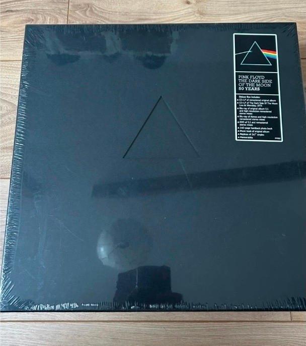 Pink Floyd - Dark Side of the Moom 50th anniversary box, Cd's en Dvd's, Vinyl | Rock, Boxset, Ophalen of Verzenden, Nieuw in verpakking