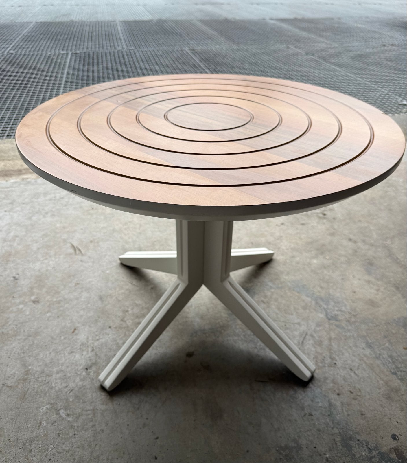 Ronde houten salontafel met wit onderstel, Ophalen, Gebruikt, Rond, Tot twee personen