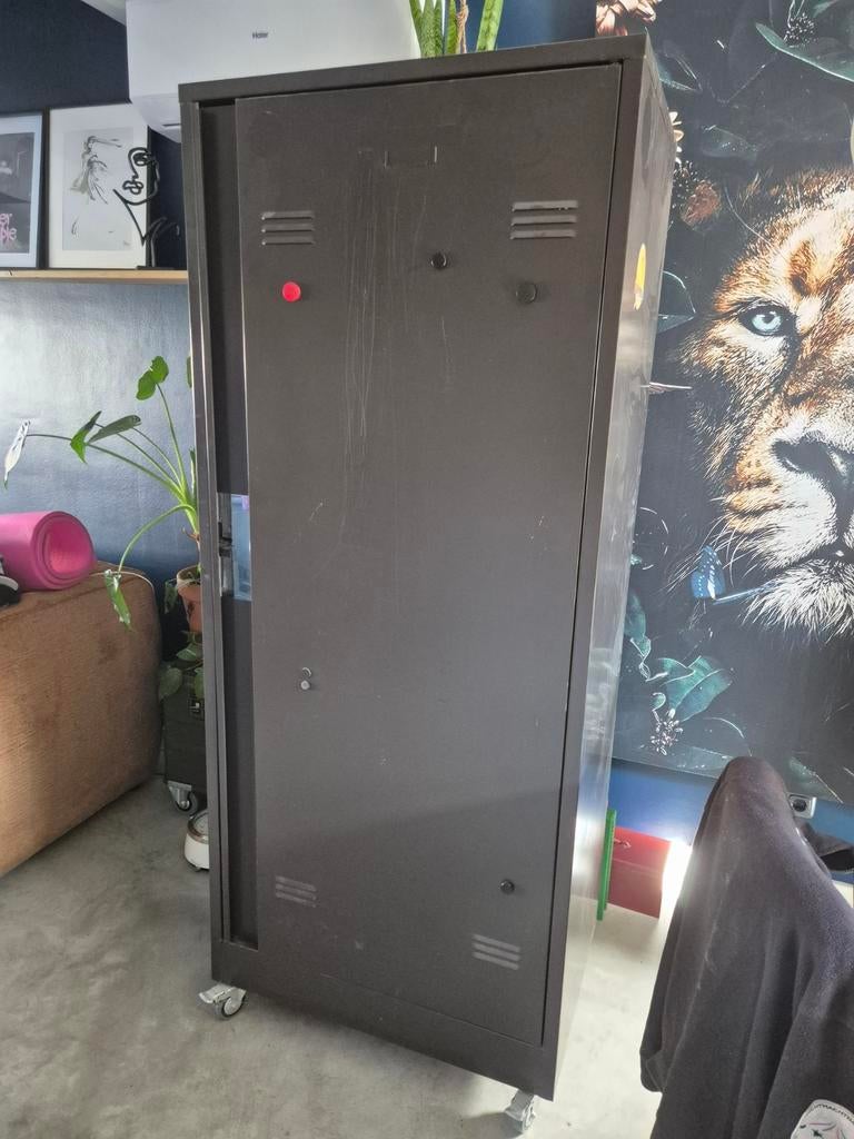 Garderobekast op wielen - Metaal, Huis en Inrichting, Kasten | Kledingkasten, Ophalen, Met deur(en), Gebruikt, 50 tot 100 cm