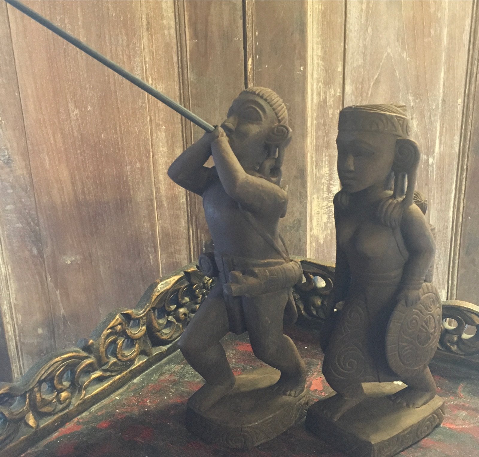 Dayak Beelden en Koppensnellersmes uit Indonesië, Antiek en Kunst, Bruin, Handgemaakt, Indonesië, Beeld