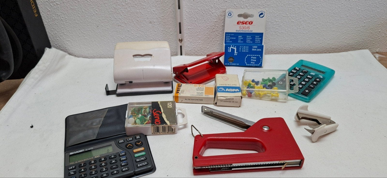 Kantoorartikelen set: perforator, nietmachine, rekenmachines, Ophalen of Verzenden, Gebruikt