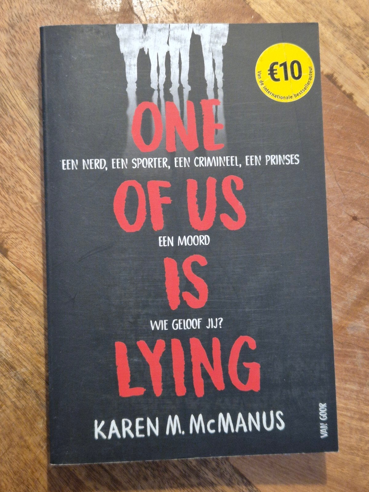 One of Us Is Lying - Karen M. McManus (Zo goed als nieuw), Ophalen of Verzenden