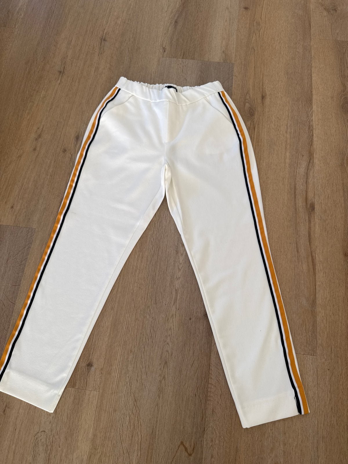 Witte Zara TRF broek met zijstrepen, maat S, Kleding | Dames, Wit, Nieuw, Ophalen of Verzenden, Maat 36 (S)