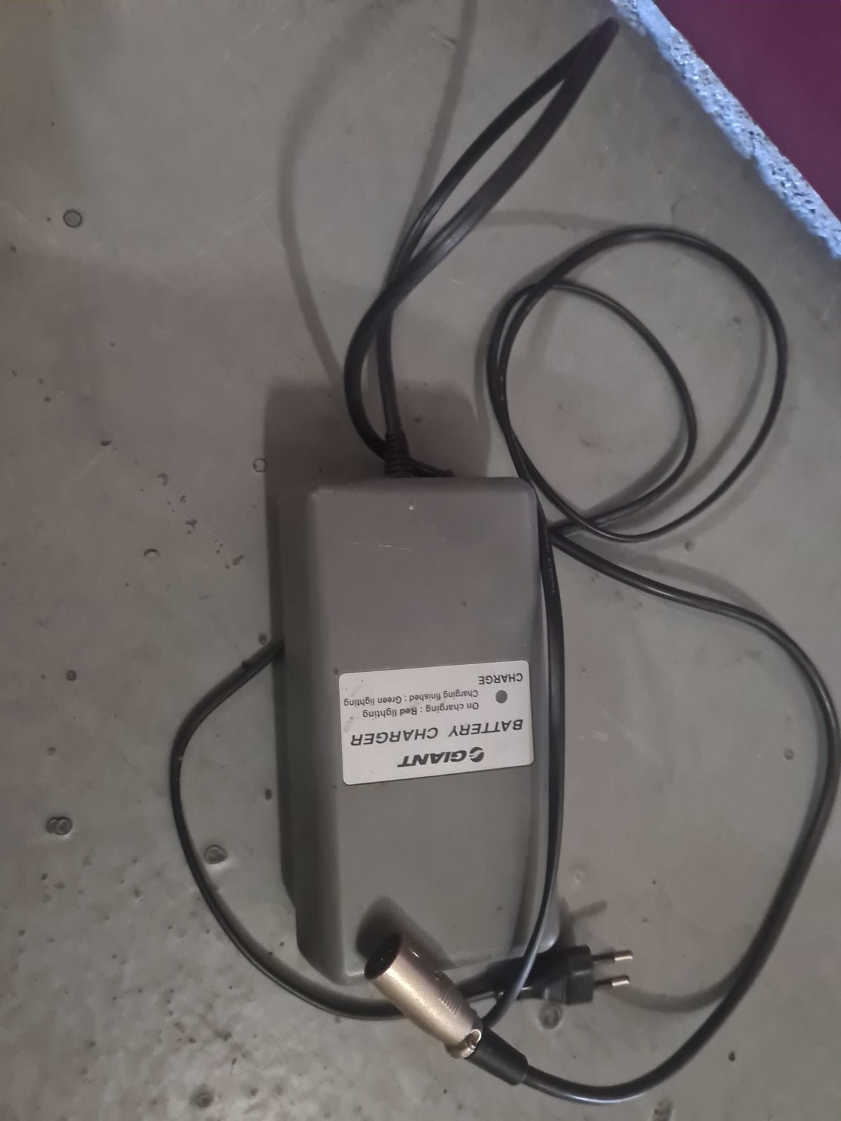 Giant twist oplader 5pins, Fietsen en Brommers, Fietsaccessoires | Fietsaccu's, Ophalen of Verzenden, Zo goed als nieuw