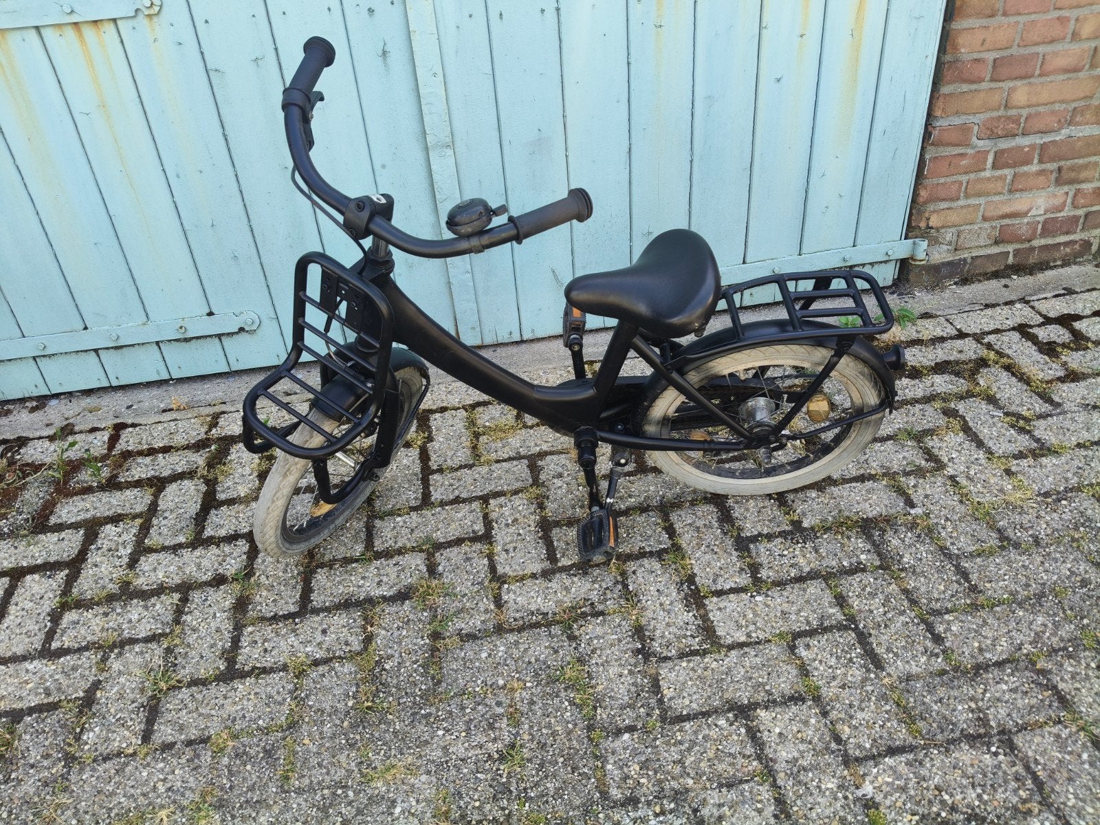 Zwarte kinderfiets met voordrager en bagagedrager, Ophalen, Gebruikt, Terugtraprem, 16 tot 20 inch