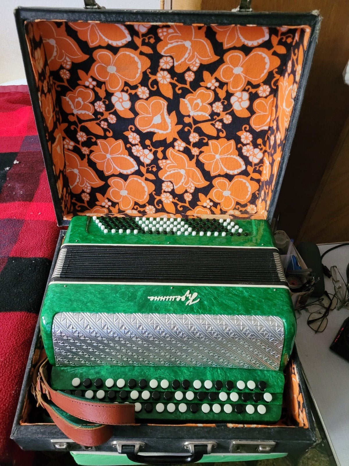 Kreminne Bayan 100-bas accordeon, Ophalen, Gebruikt, Knopaccordeon, Met koffer