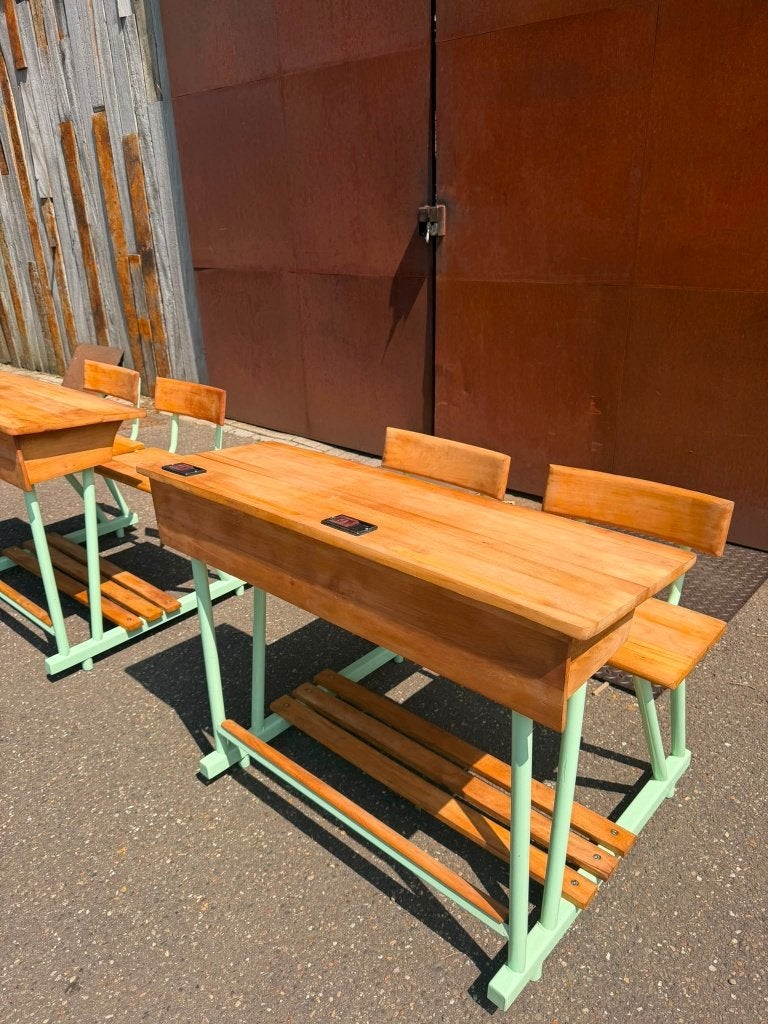Vintage schoolbankje €395, Ophalen