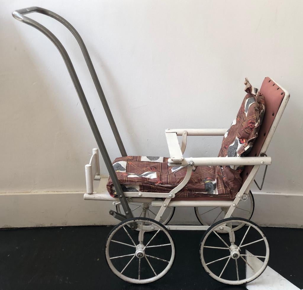 oude kleine kinderwagen of grote poppenwagen, Ophalen