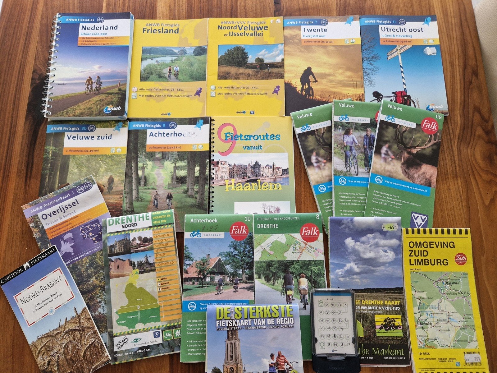 Grote collectie fietskaarten en atlassen (ANWB, Falk), Boeken, Atlassen en Landkaarten, Gelezen, 2000 tot heden, Ophalen of Verzenden