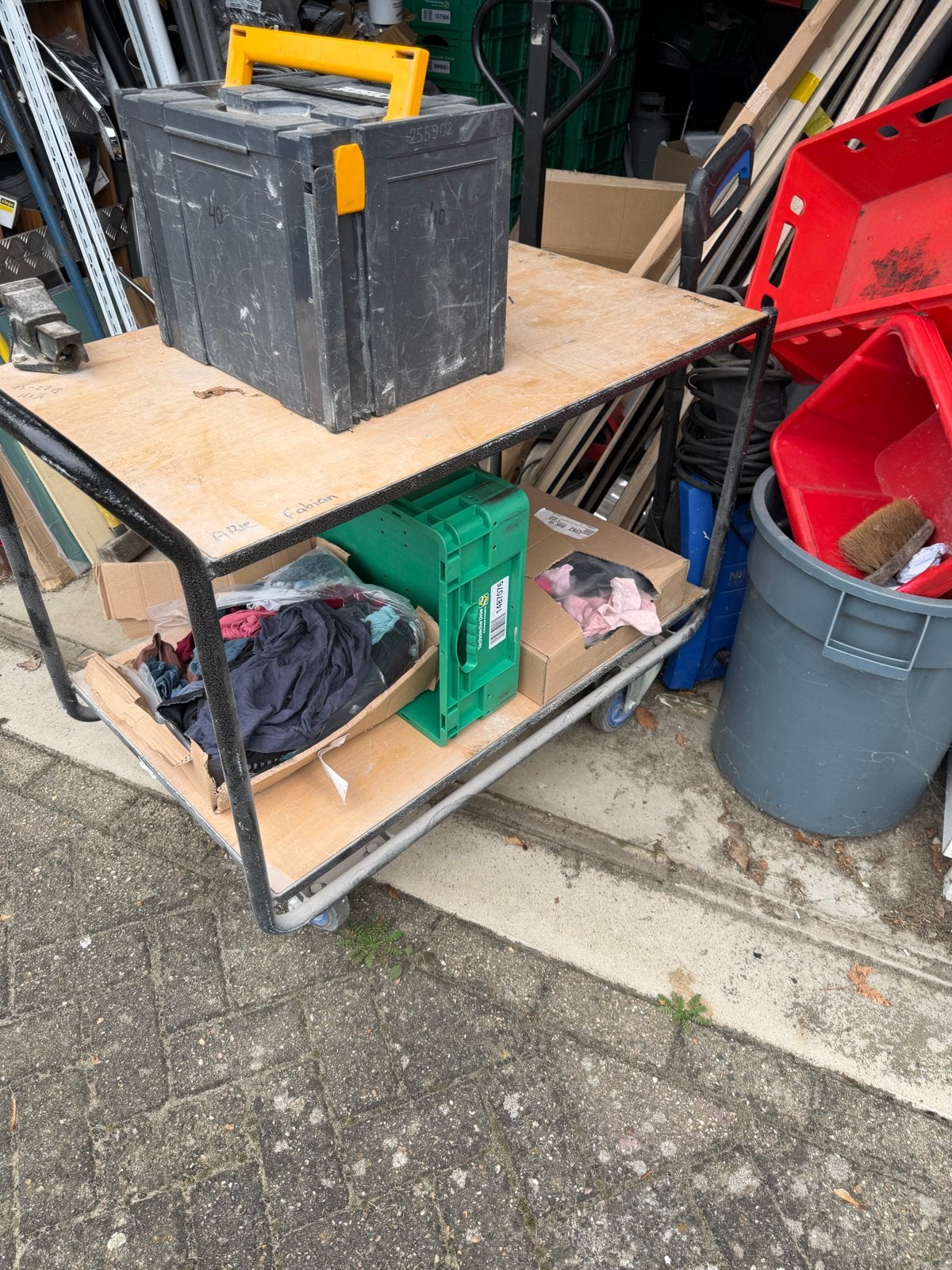 Stevige gereedschapswagen met bankschroef, Ophalen of Verzenden, Gebruikt, Gereedschapsopslag