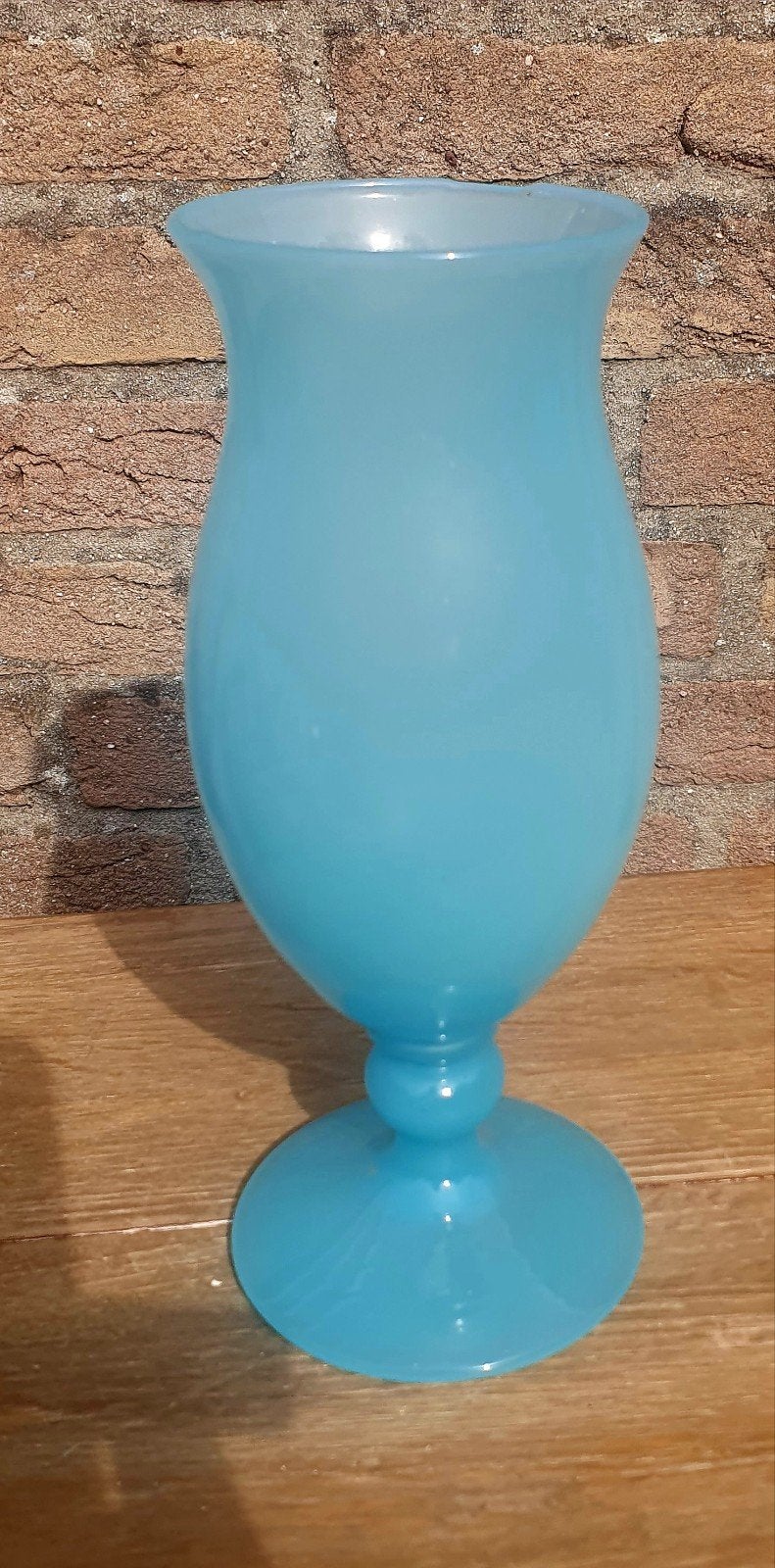 Prachtige Opaline Vaas Blauw – Mondgeblazen (Mid-Century), Antiek en Kunst, Ophalen of Verzenden