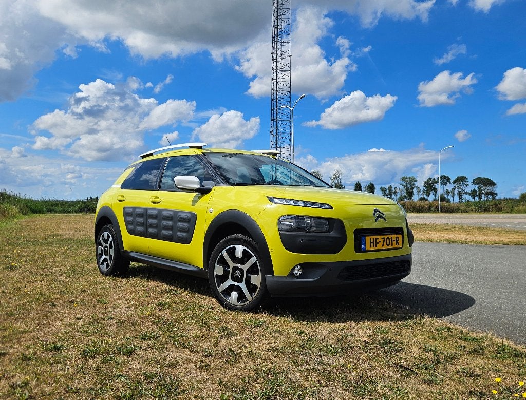 Citroën C4 Cactus 1.2 VTi 82 geel/wit, panoramadak 61.850 km, Voorwielaandrijving, Euro 5, Stof, 31 €/maand