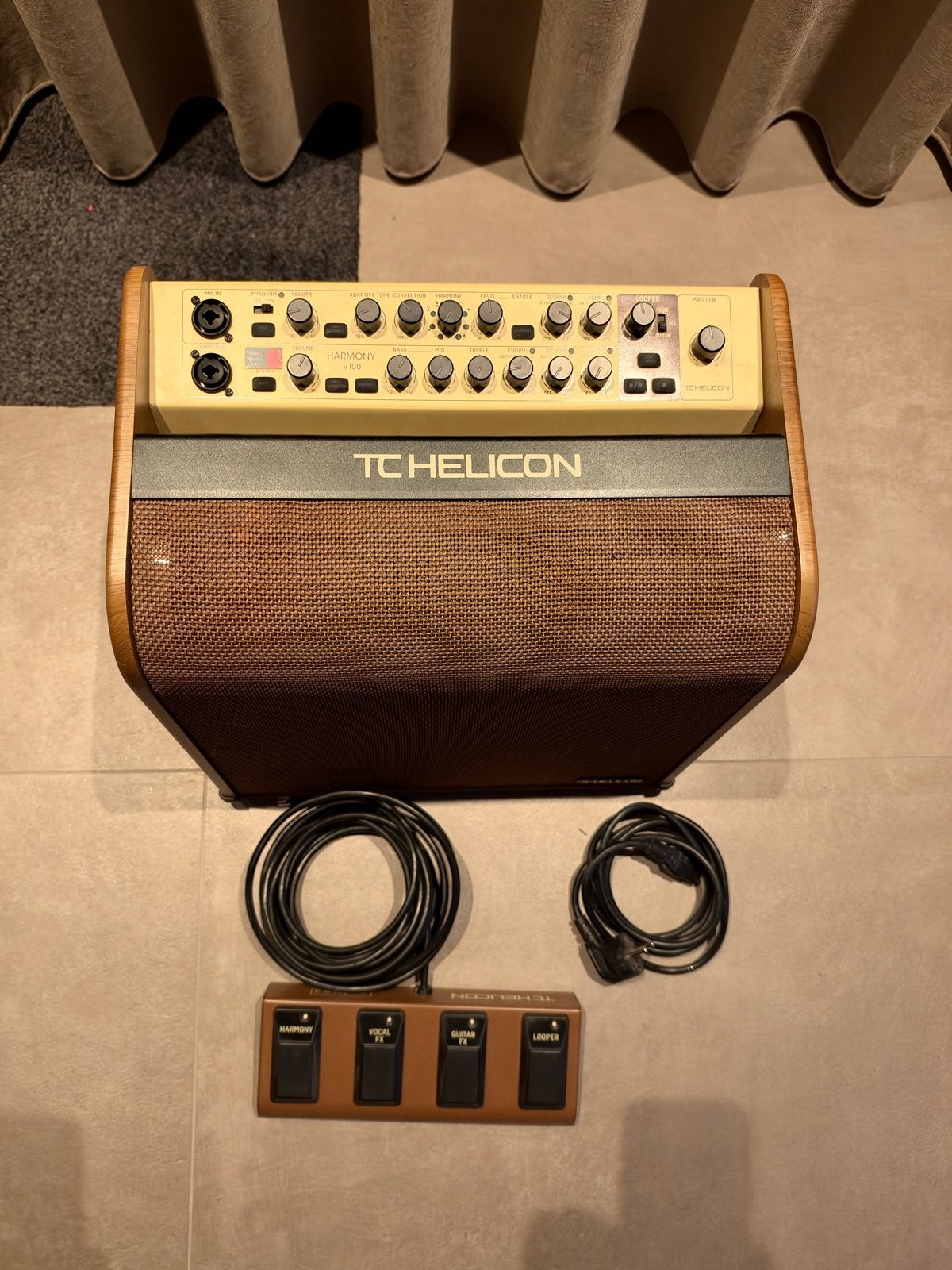 TC Helicon Harmony V100 Akoestische Gitaar/Zang Versterker, Muziek en Instrumenten, Ophalen, Zo goed als nieuw, Gitaar, 100 watt of meer