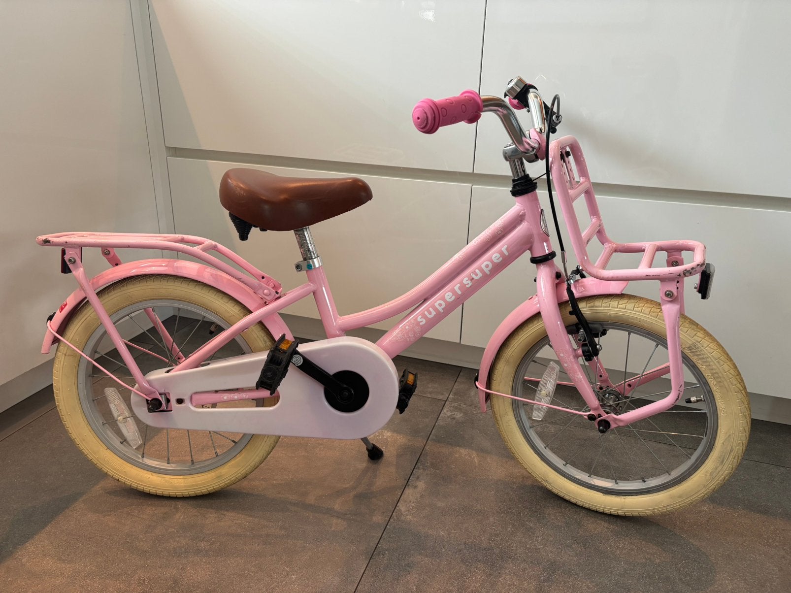 SuperSuper Cooper meisjesfiets 16 inch roze, Fietsen en Brommers, Fietsen | Meisjes, Ophalen, Terugtraprem, Gebruikt, Handrem