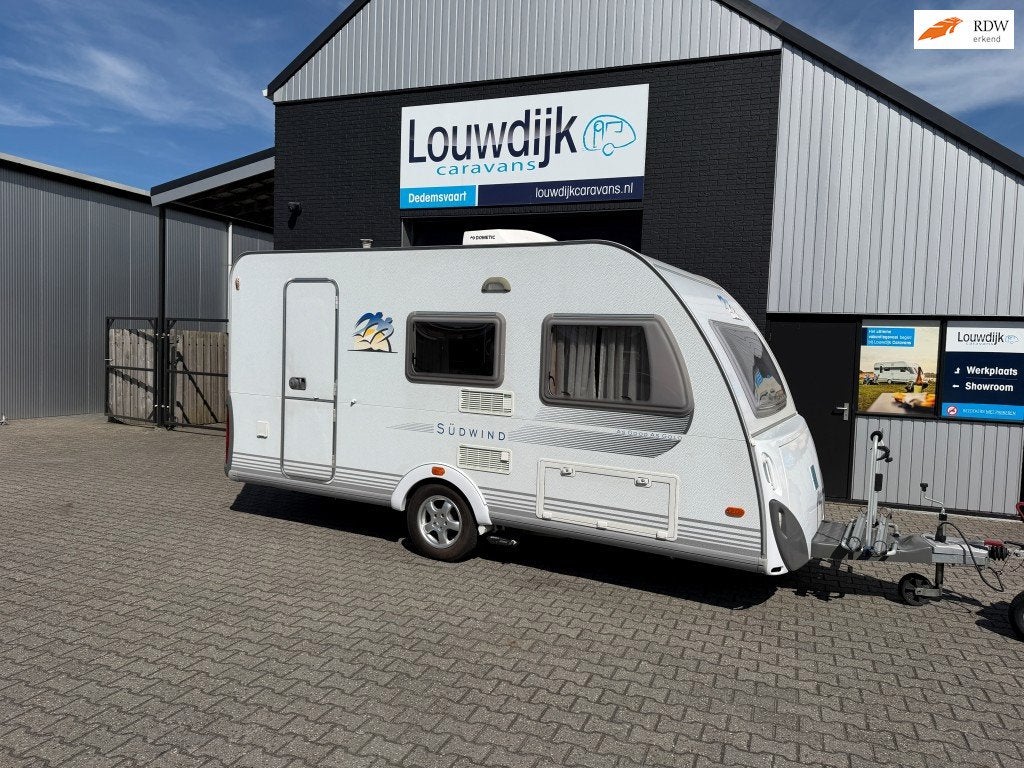 KNAUS Sudwind 420 QD ’09 (Mover, Airco), Caravans en Kamperen, Caravans, Vast bed, Rondzit, Bedrijf, 750 - 1000 kg