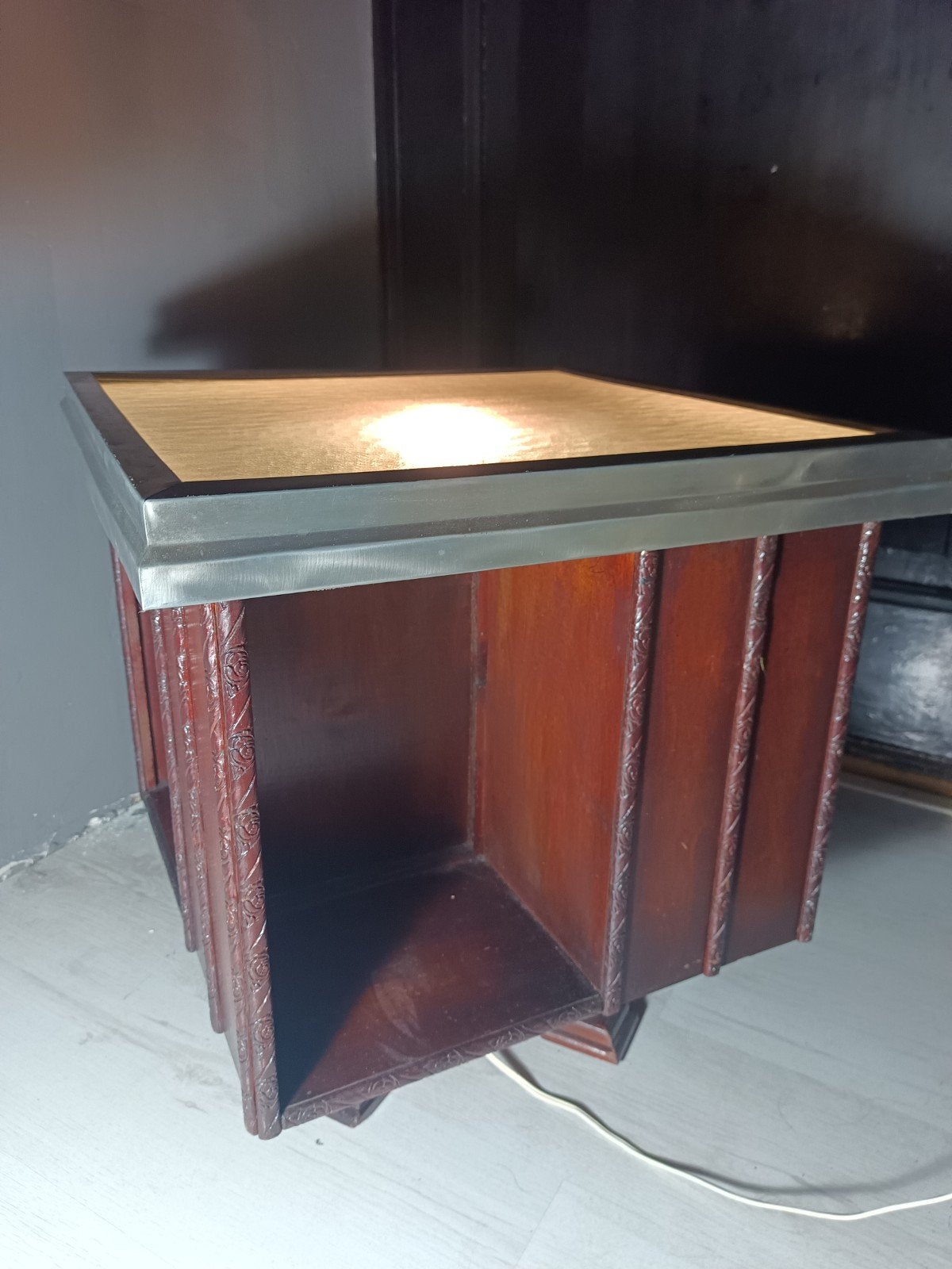 Vintage draaibare verlichte rooktafel / bijzettafel jaren 50, Ophalen, Minder dan 55 cm, Gebruikt, Vierkant