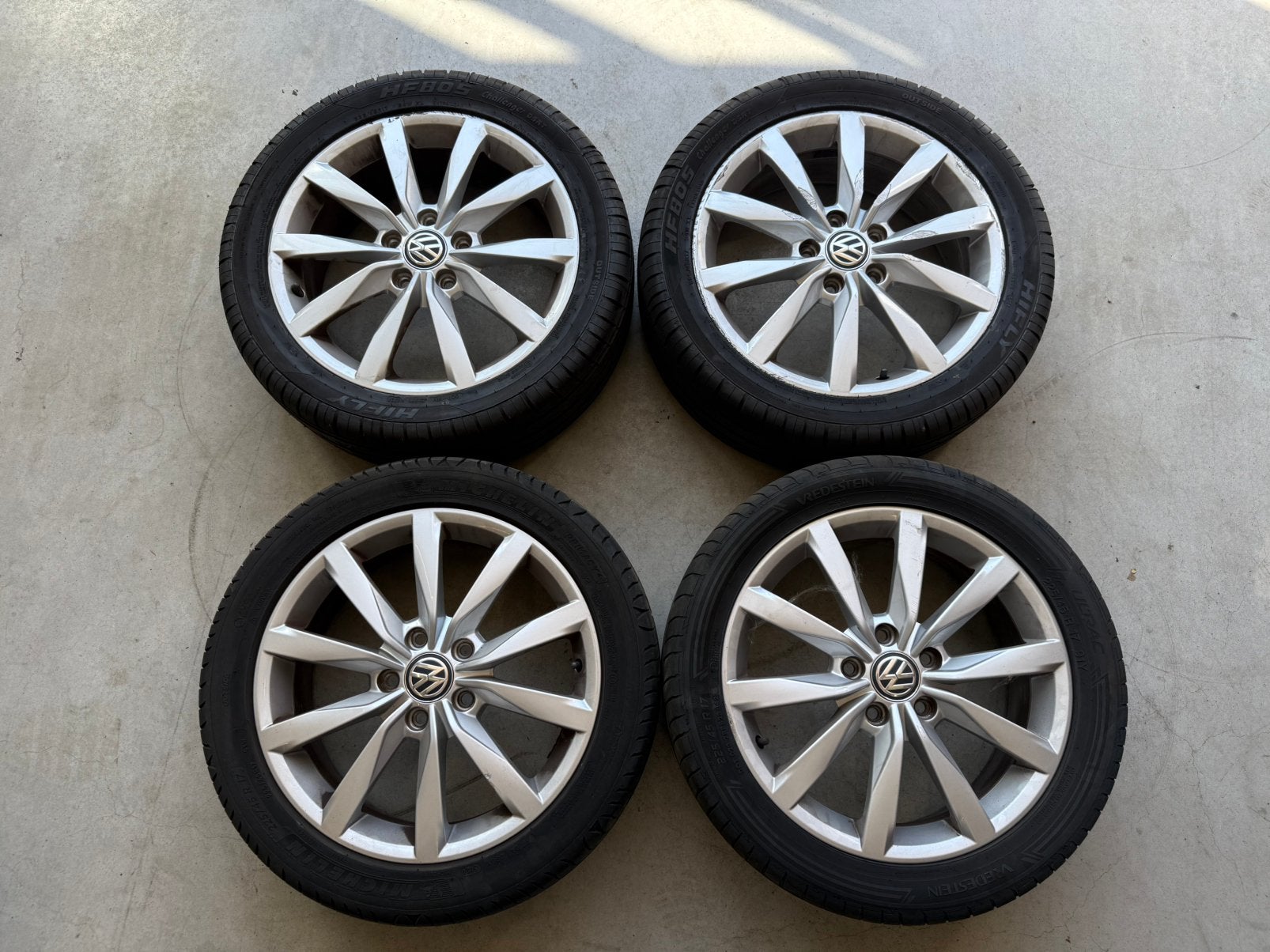Setje Originele Volkswagen Velgen + Zomerbanden 225/45R17, Ophalen, Gebruikt, Banden en Velgen, 17 inch