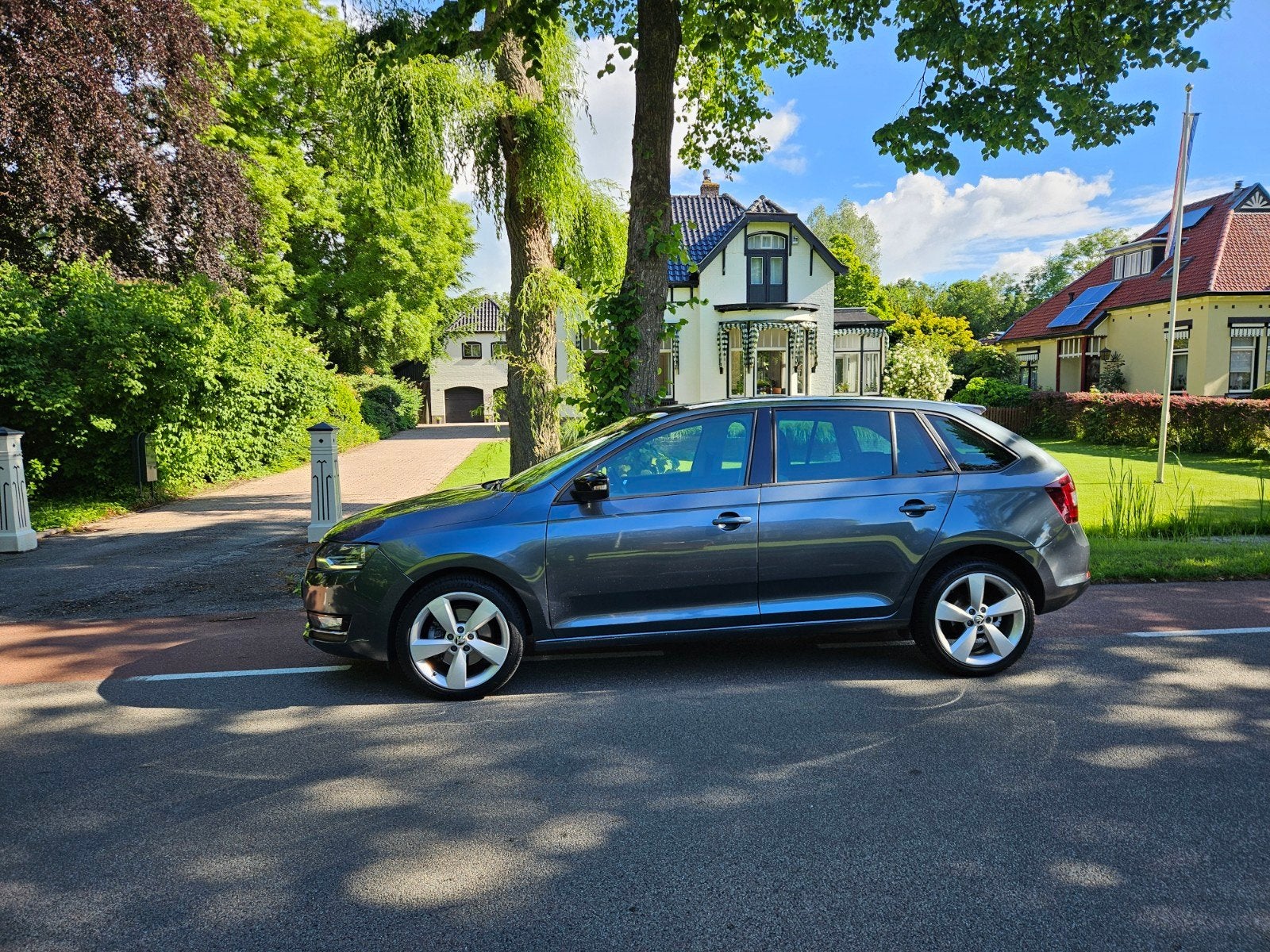 Skoda Rapid bom vol luxe. en goed, Zwart, Stationwagon, Particulier, Zilver of Grijs