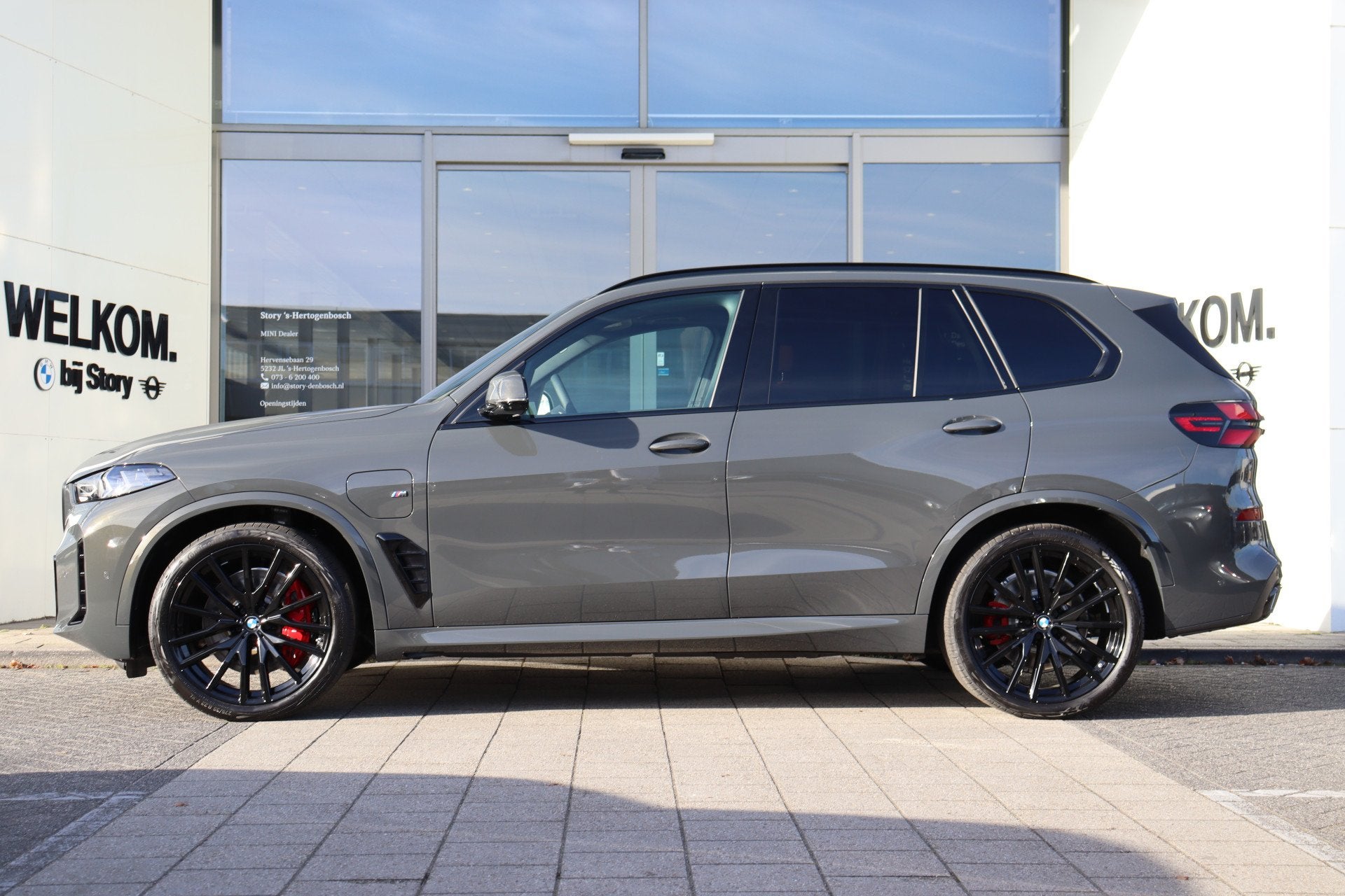 BMW X5 xDrive50e M Sport Automaat / Panoramadak / Trekhaak /, Auto's, Automaat, 2395 kg, Leder, Bedrijf