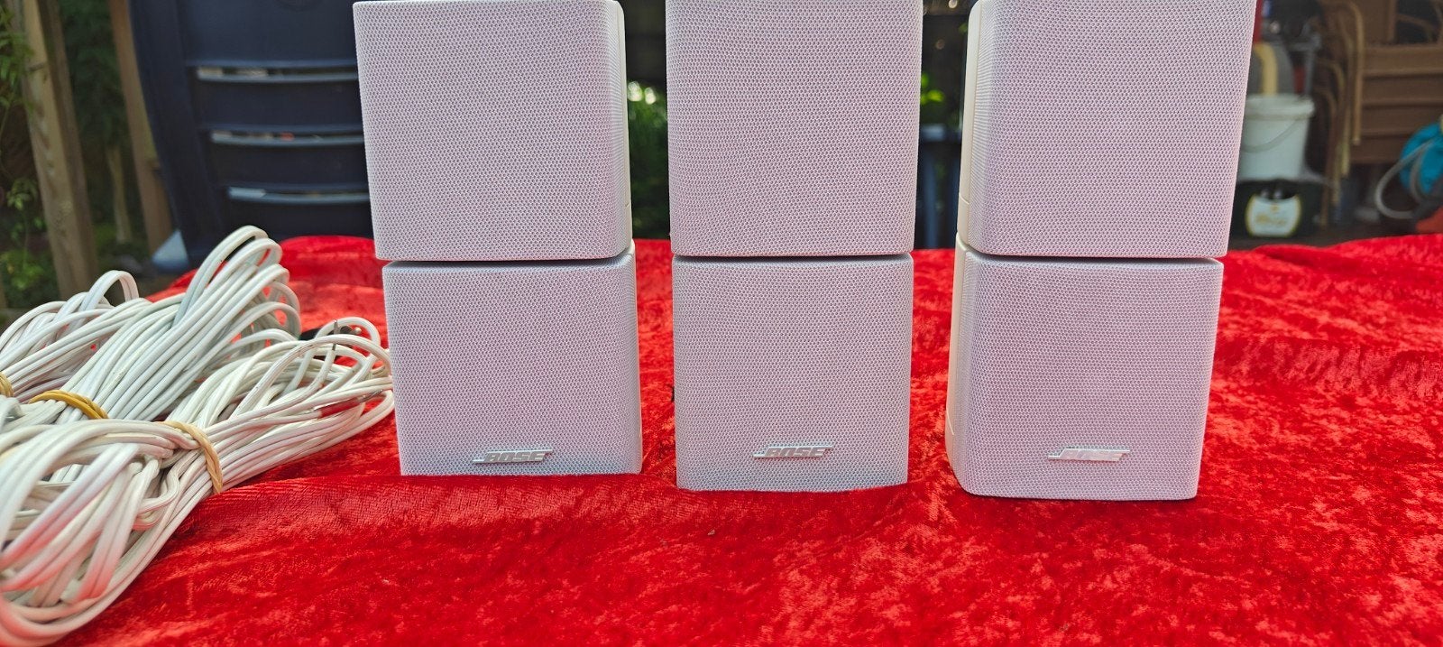 Bose Dubbele Cube luidsprekers 3x wit met luidsprekerkabels, Ophalen of Verzenden, Zo goed als nieuw, Bose