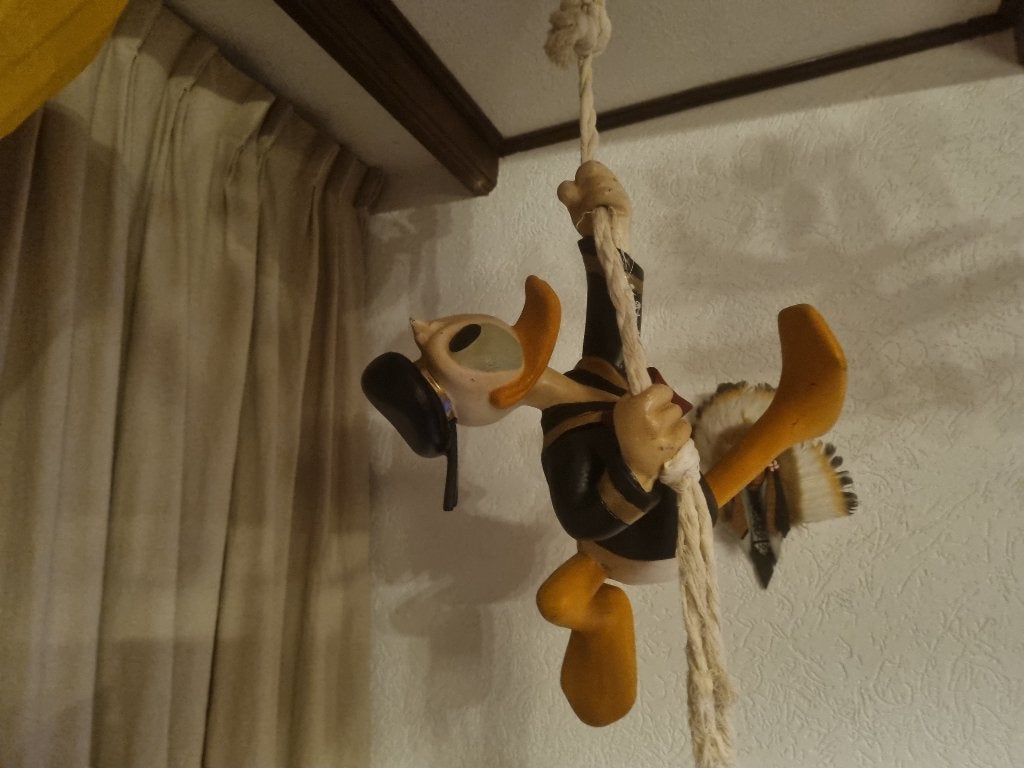 Beeld disney Donald duck hangende, Ophalen, Donald Duck, Gebruikt, Beeldje of Figuurtje