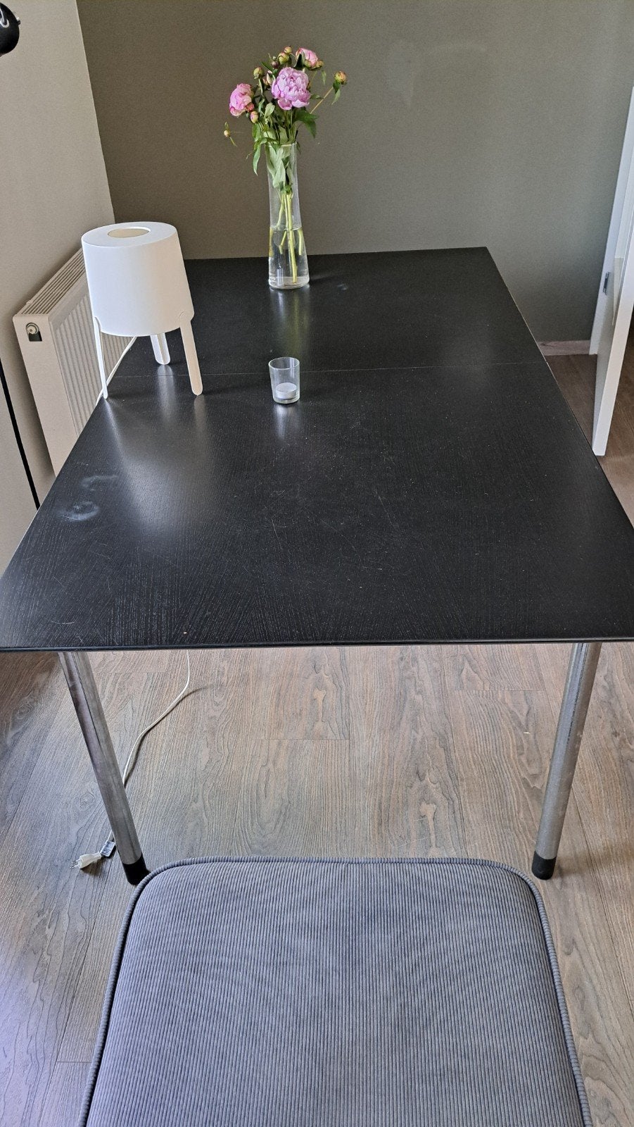 Zwarte eettafel met metalen poten, Gebruikt, 100 tot 150 cm, 50 tot 100 cm, Modern