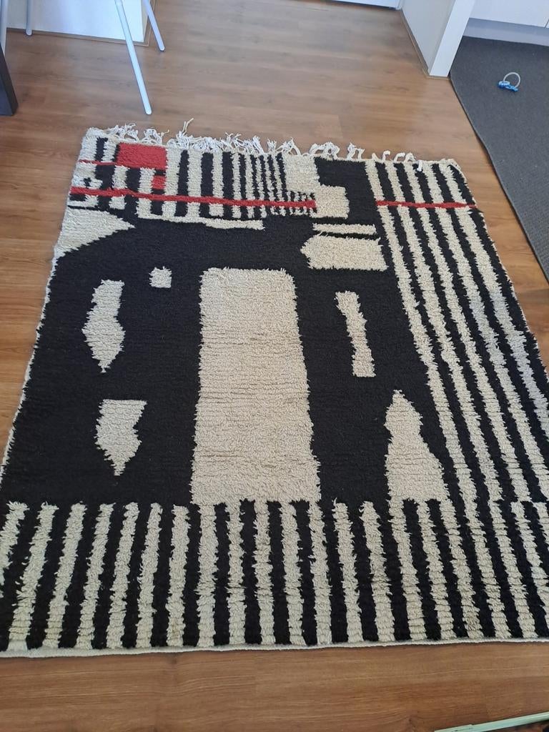 Modern berber Vloerkleed Zwart Wit Rood Abstract Design, Gebruikt, 150 tot 200 cm, Ophalen of Verzenden, 150 tot 200 cm