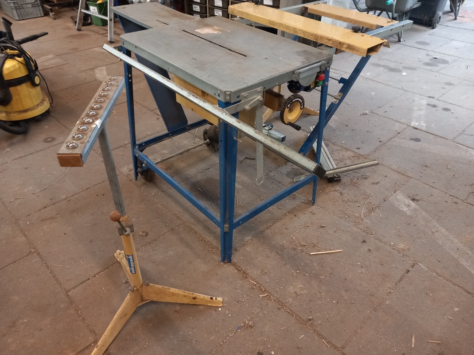 Zaagtafel incl 2 bokjes (t.e.a.b.), Ophalen