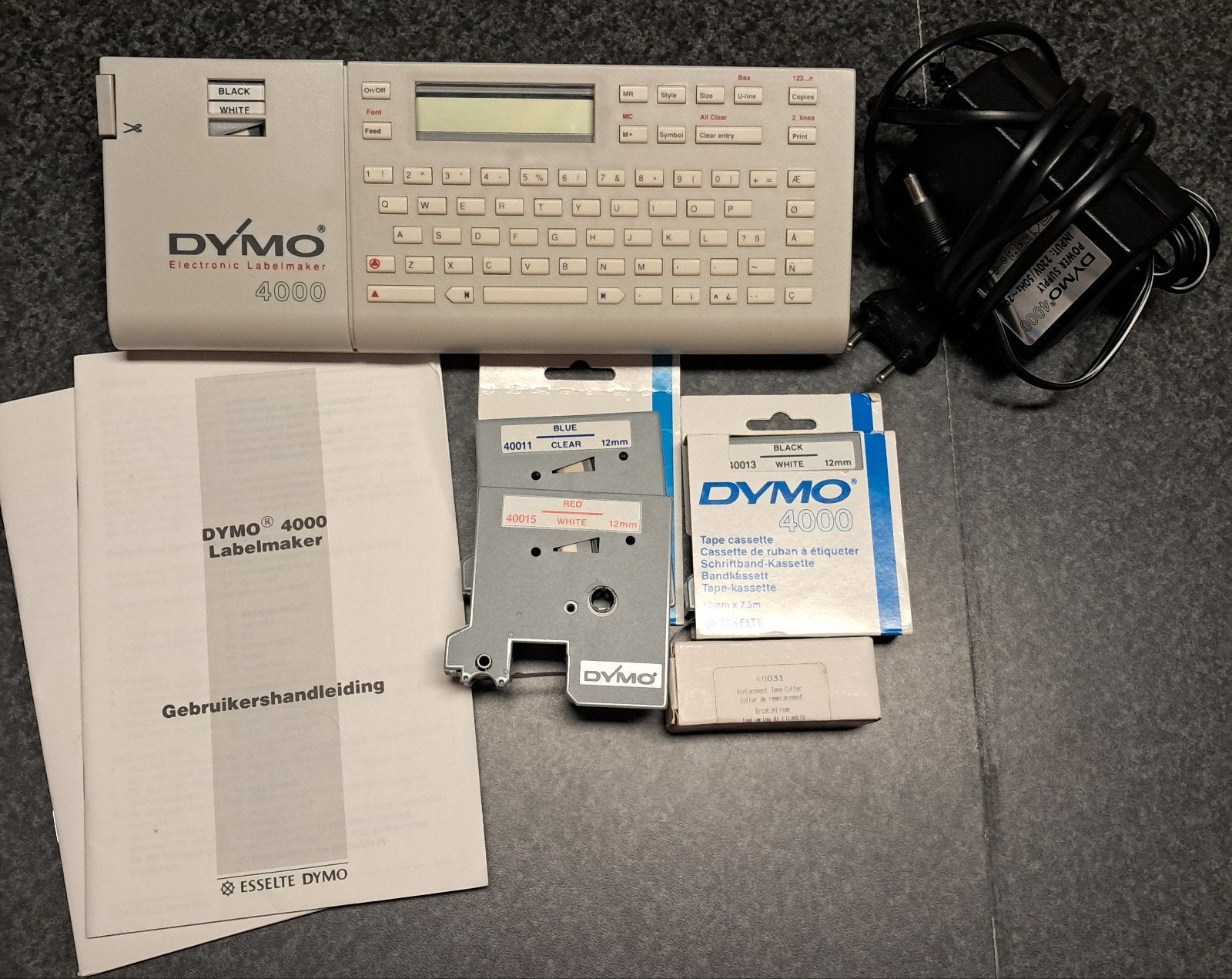 Dymo Electronic Labelmaker 4000 met accessoires, Computers en Software, Gebruikt, Qwerty, Dymo, Ophalen of Verzenden