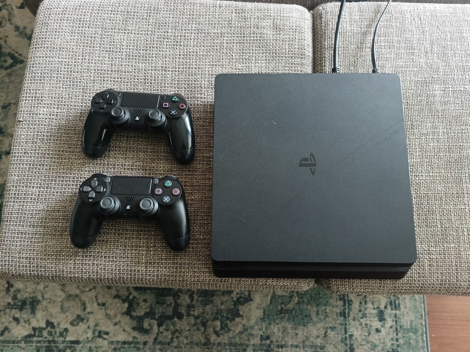 PlayStation 4 Slim PS4 2 controllers 1T, Spelcomputers en Games, Ophalen of Verzenden, Zo goed als nieuw, Met 2 controllers, Original