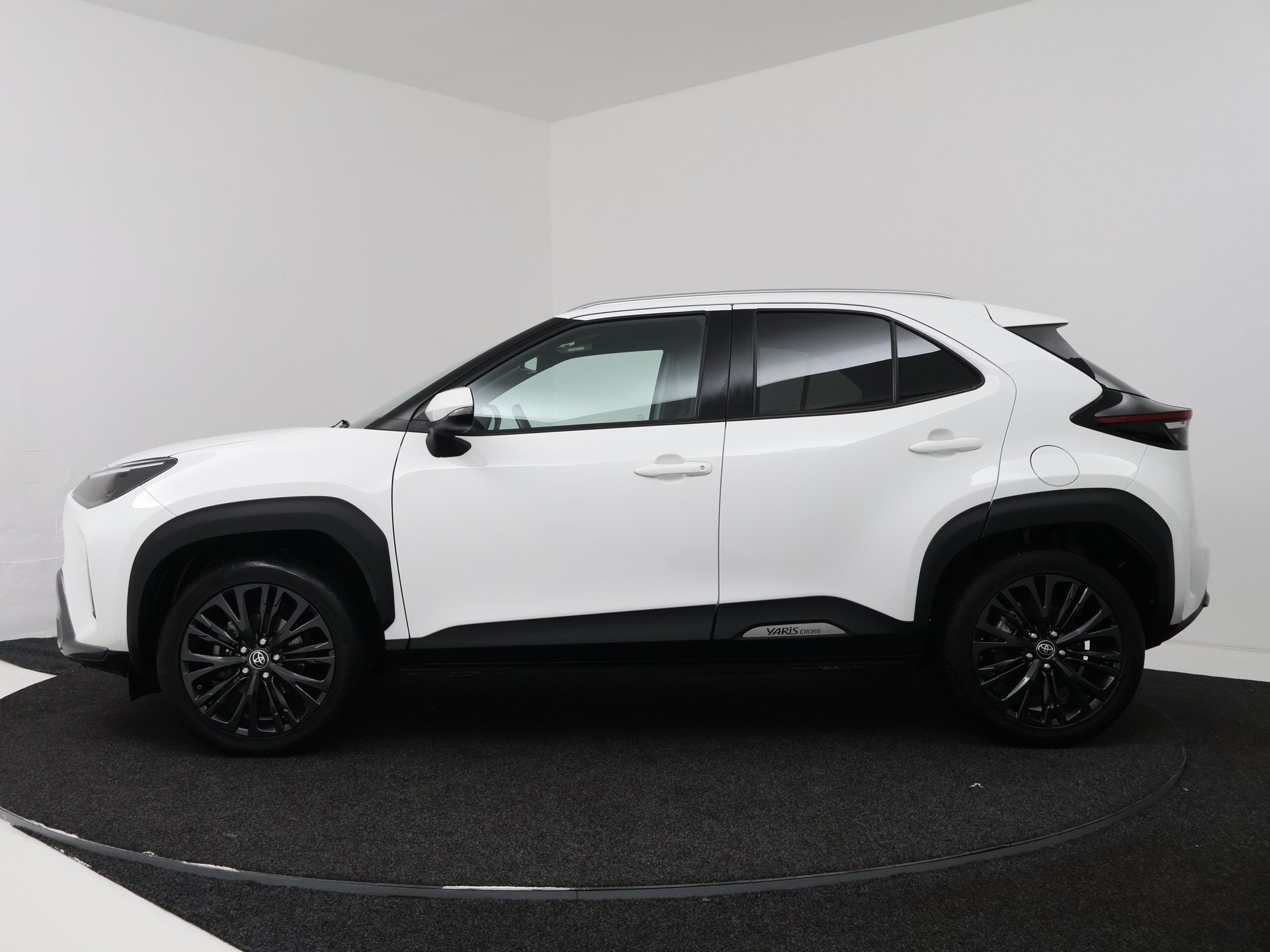 Toyota Yaris Cross 1.5 Hybrid Adventure | Navigatie | Trekha, Stof, Gebruikt, 116 pk, Wit
