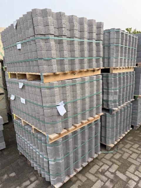 60m2 grijs verbandstenen B-KEUS T-3 klinkers betonklinkers s, Tuin en Terras, Tegels en Klinkers, Excluton BV, Waalbandijk 155 6651 KD Druten