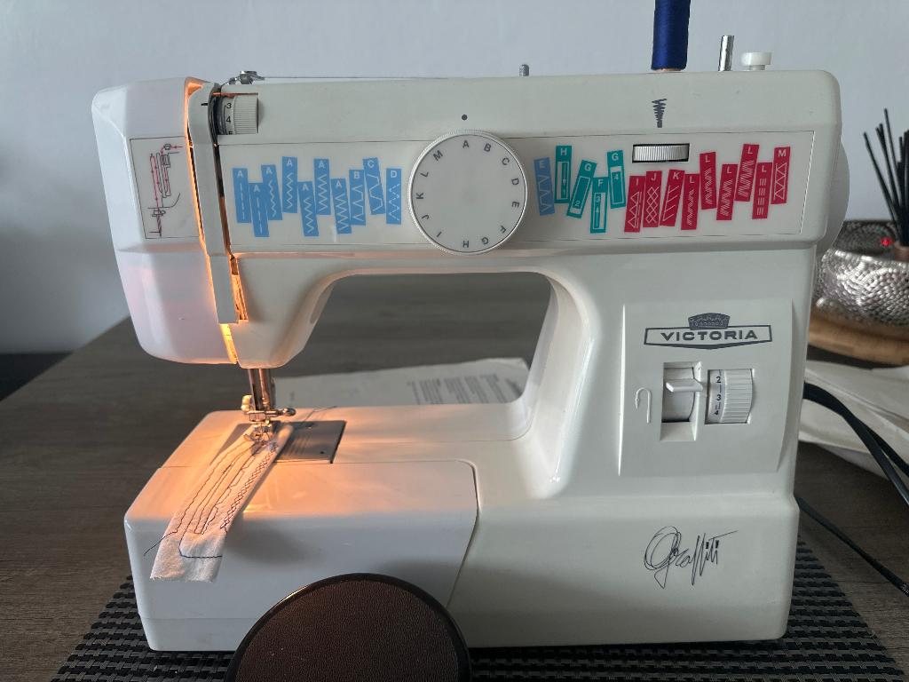 Naaimachine Victoria, Hobby en Vrije tijd, Naaimachines en Toebehoren, Ophalen of Verzenden, Gebruikt, Naaimachine, Overige merken