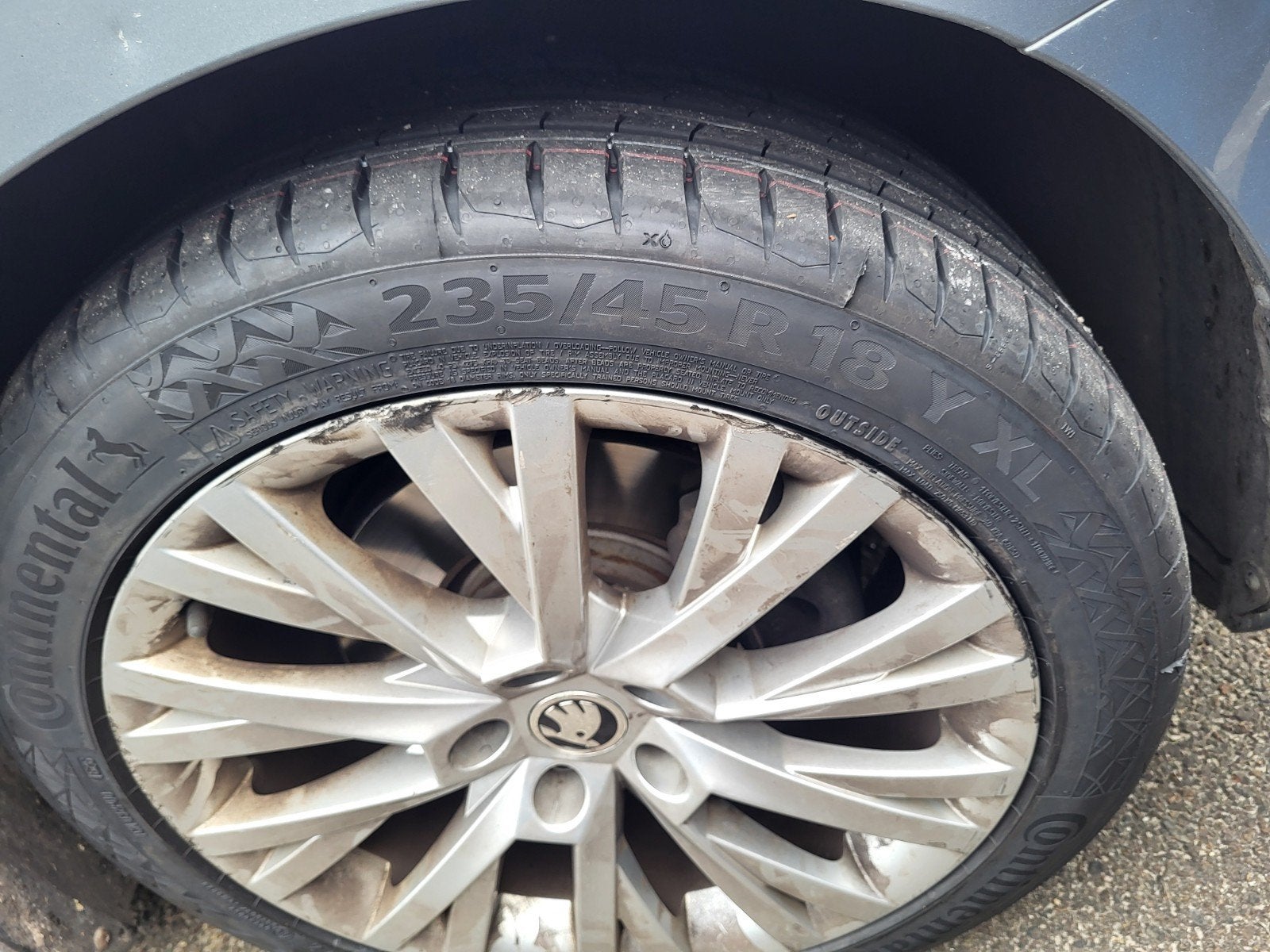 1 Zomerband 235/45 R18 Continental (bijna nieuw, moet weg), Auto-onderdelen, Banden en Velgen, Ophalen, 18 inch, Nieuw, 235 mm