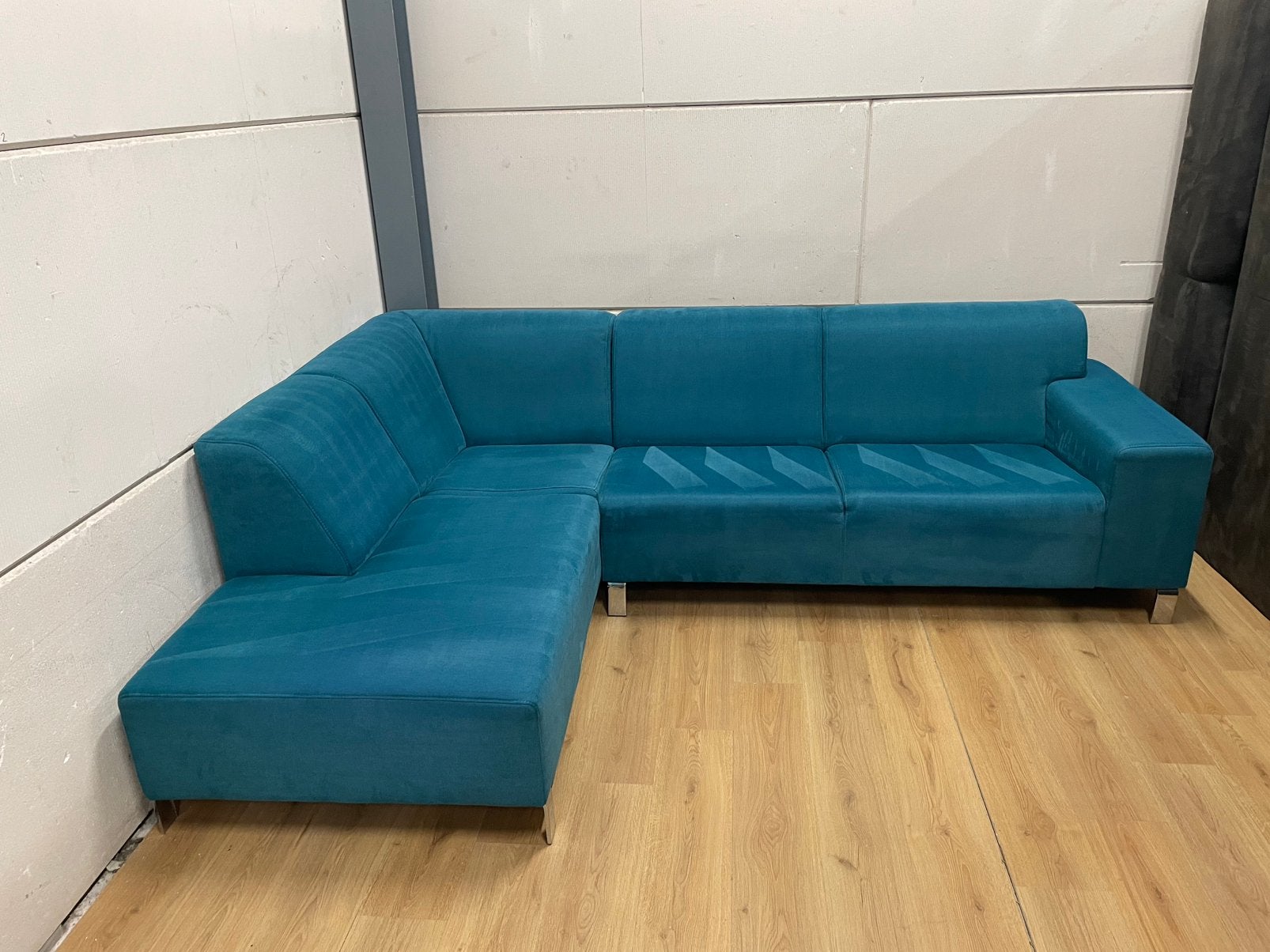Mooie luxe suede petrol blauwe hoekbank - GEREINIGD!!!, Huis en Inrichting, Banken | Bankstellen, Ophalen, 250 tot 300 cm, Luxe