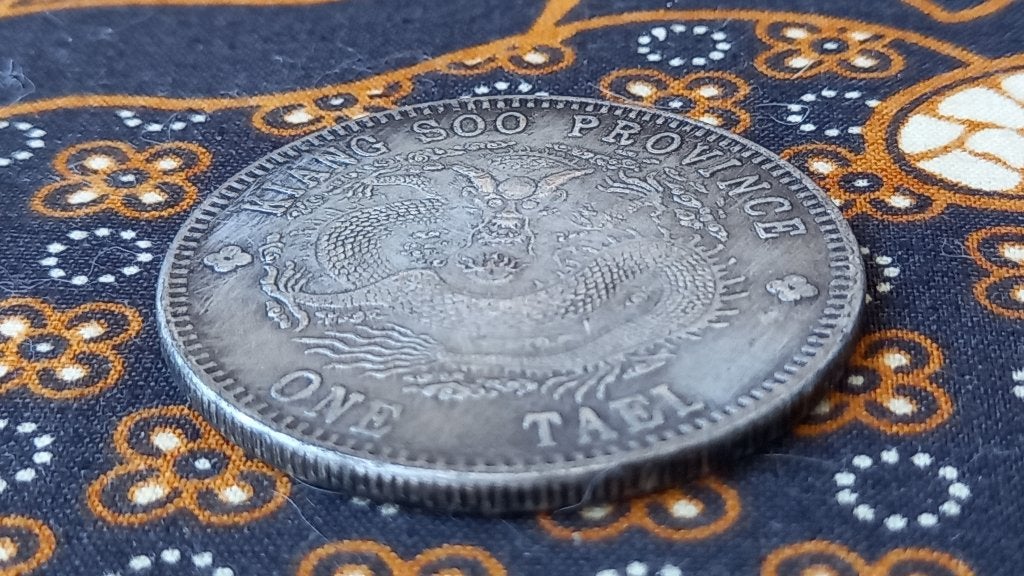 Mooie Chinese One Tael munt met draak van zilverbrons 4,4 cm, Antiek en Kunst, Zilver, China, Ophalen of Verzenden, Brons