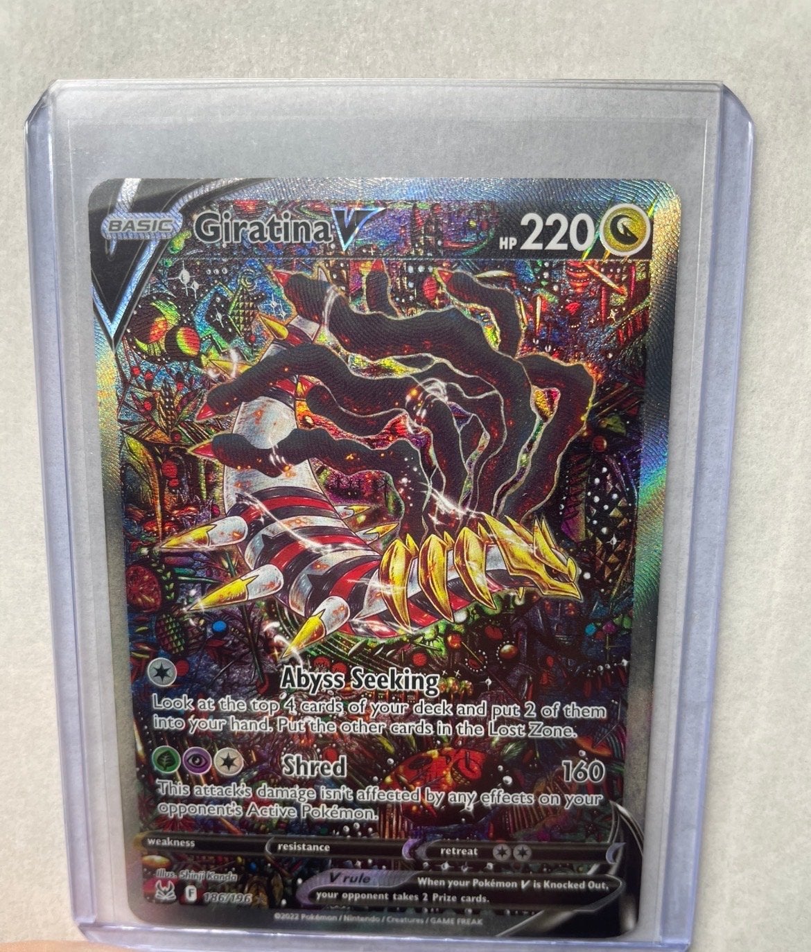 Giratina V 186/196 Alt Art Pokémon Kaart, Ophalen of Verzenden, Zo goed als nieuw, Losse kaart, Foil